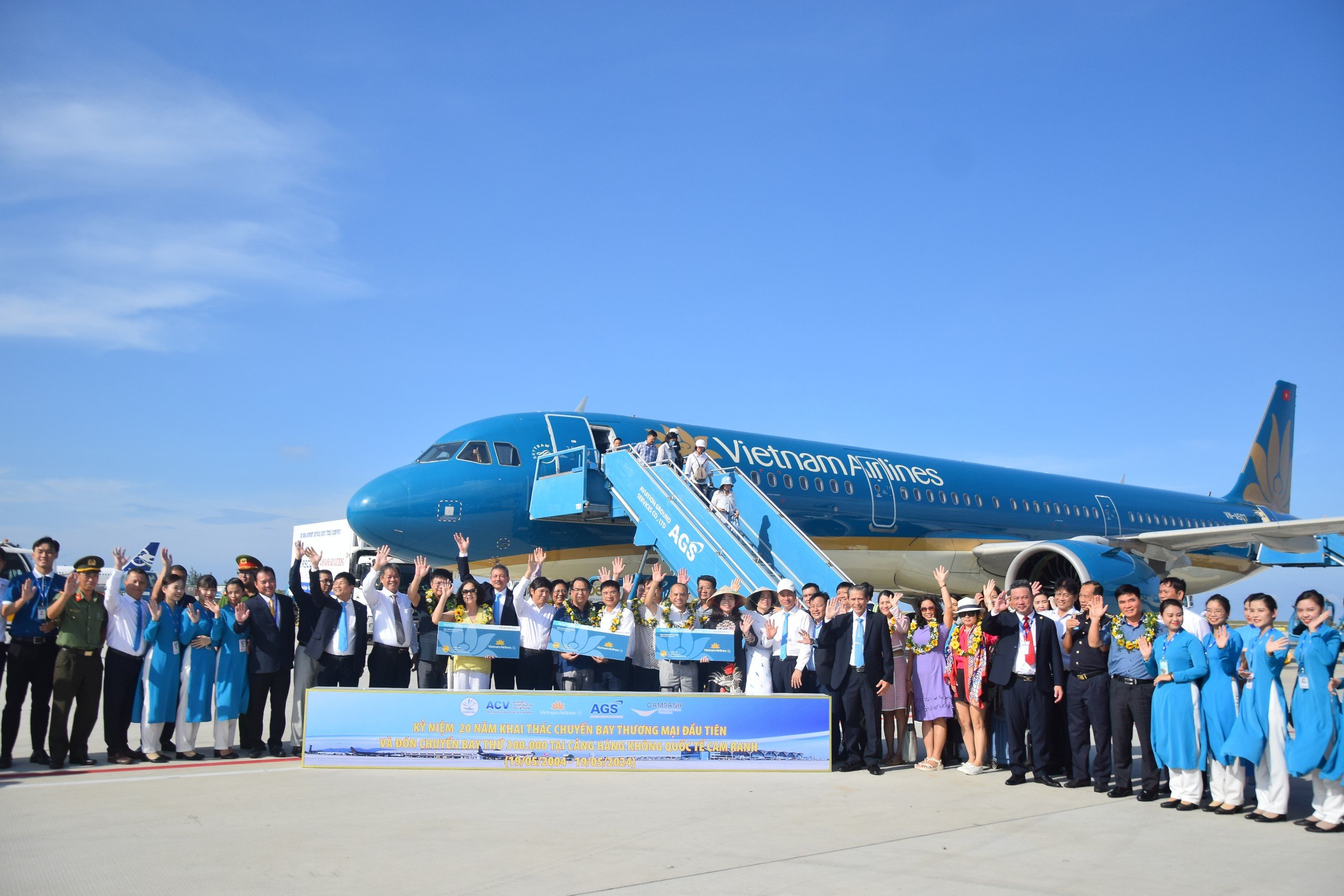 Chuyến bay thương mại thứ 300.000 đáp xuống cảng hàng không quốc tế Cam Ranh- Ảnh 3.