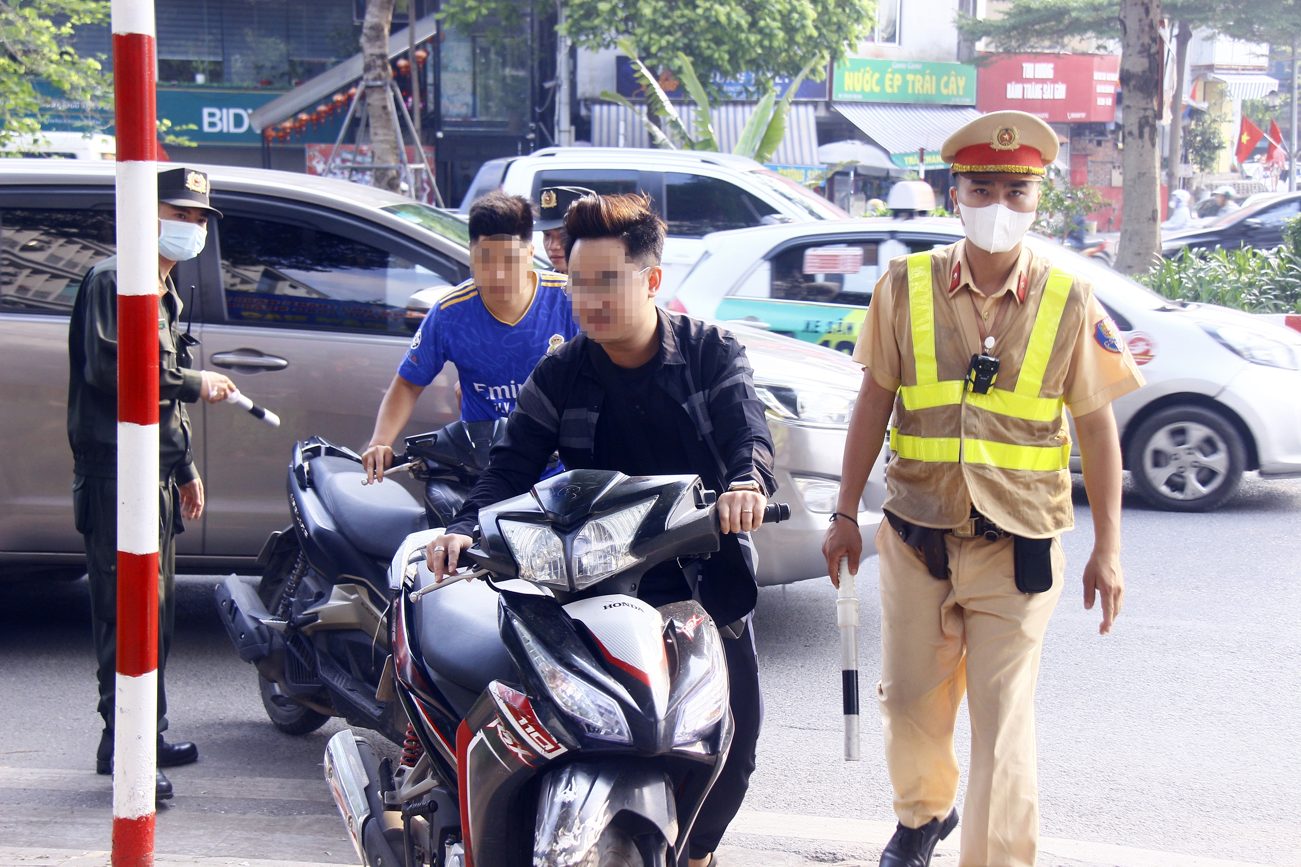 Công an Hà Nội có tổ công tác đặc biệt, xử lý thêm hàng trăm vi phạm giao thông mỗi ngày- Ảnh 2.