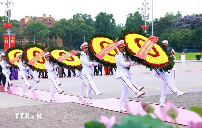 Lãnh đạo Đảng, Nhà nước vào lăng viếng Chủ tịch Hồ Chí Minh- Ảnh 2.