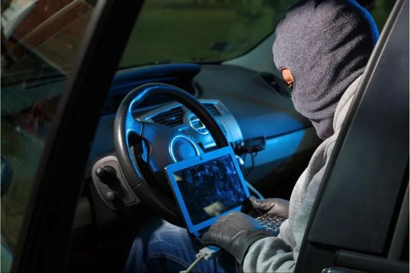 Cách phòng tránh kẻ trộm ô tô công nghệ cao- Ảnh 1.