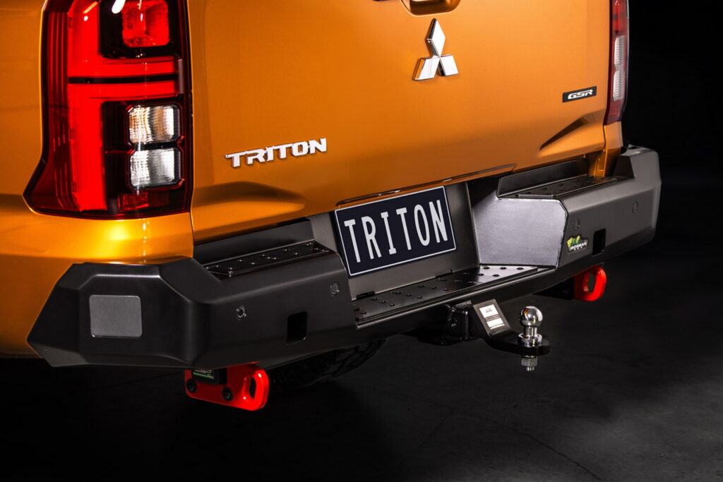 Bán tải Mitsubishi Triton mạnh mẽ với gói độ offroad
