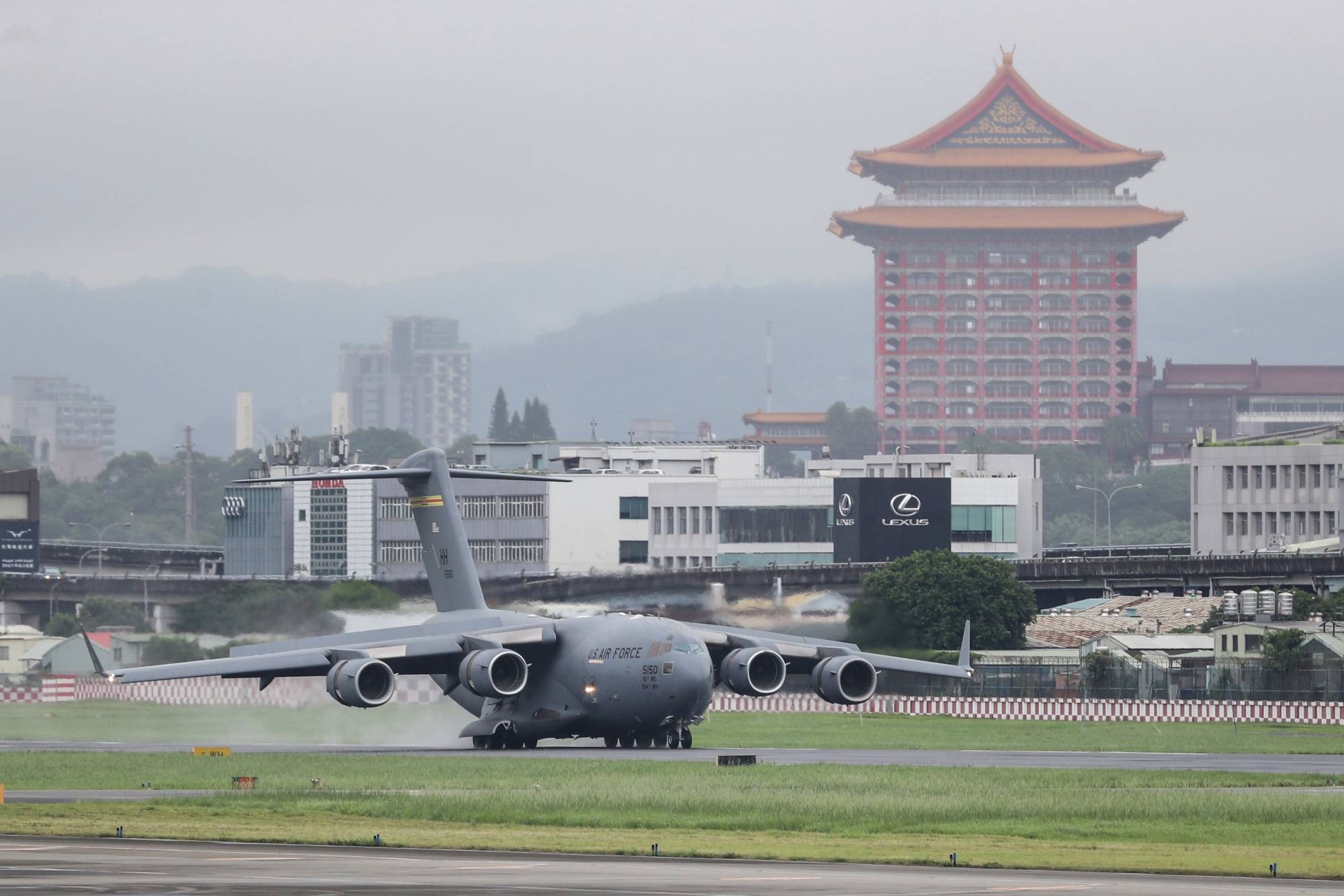 Bộ Thương mại Trung Quốc công bố các biện pháp trừng phạt đối với Tập đoàn Boeing và hai công ty quốc phòng khác vì bán vũ khí cho Đài Loan (Trung Quốc). (Ảnh: Reuters)