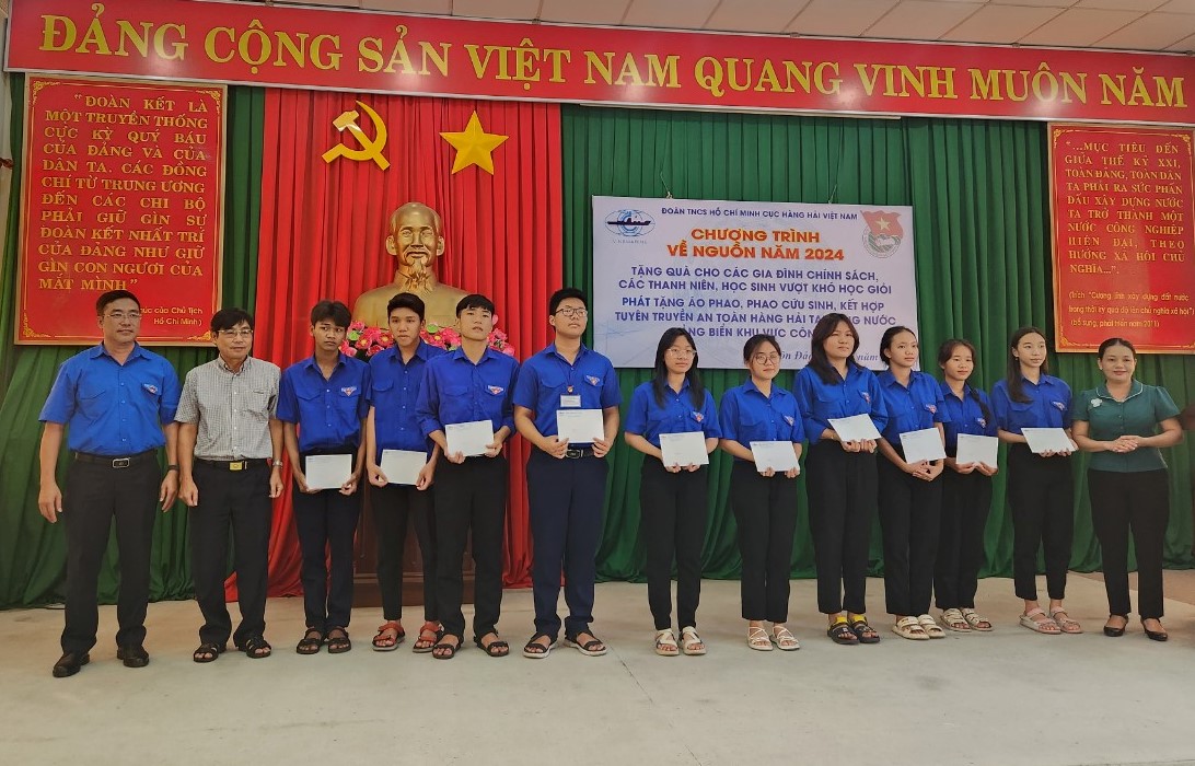 Thanh niên hàng hải "về nguồn" để tiếp bước lịch sử- Ảnh 1.