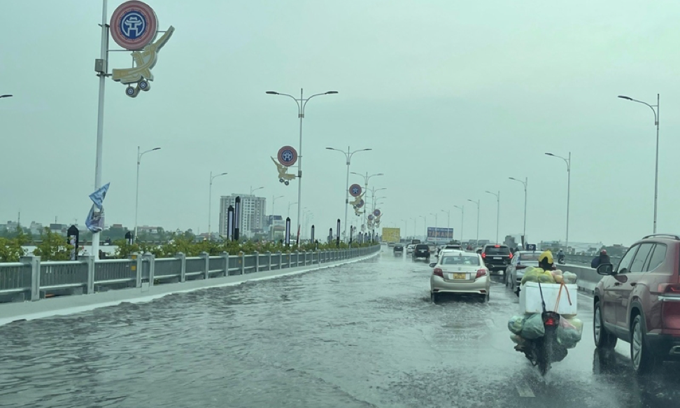 Hé lộ nguyên nhân cầu Vĩnh Tuy 2 hễ mưa là ngập- Ảnh 1.