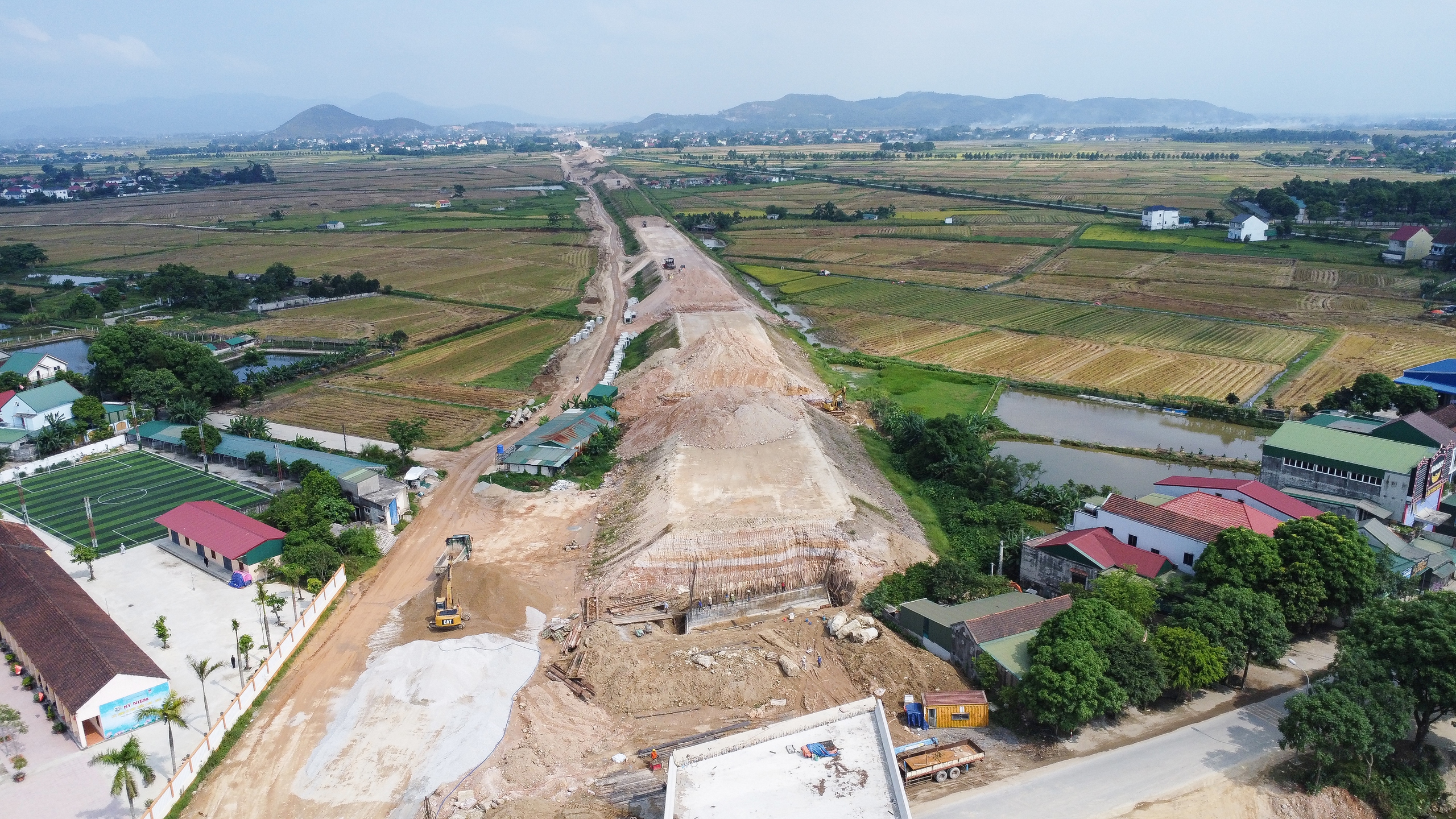 Cuối tháng 6, hoàn thành đoạn còn lại cao tốc Diễn Châu - Bãi Vọt- Ảnh 4.