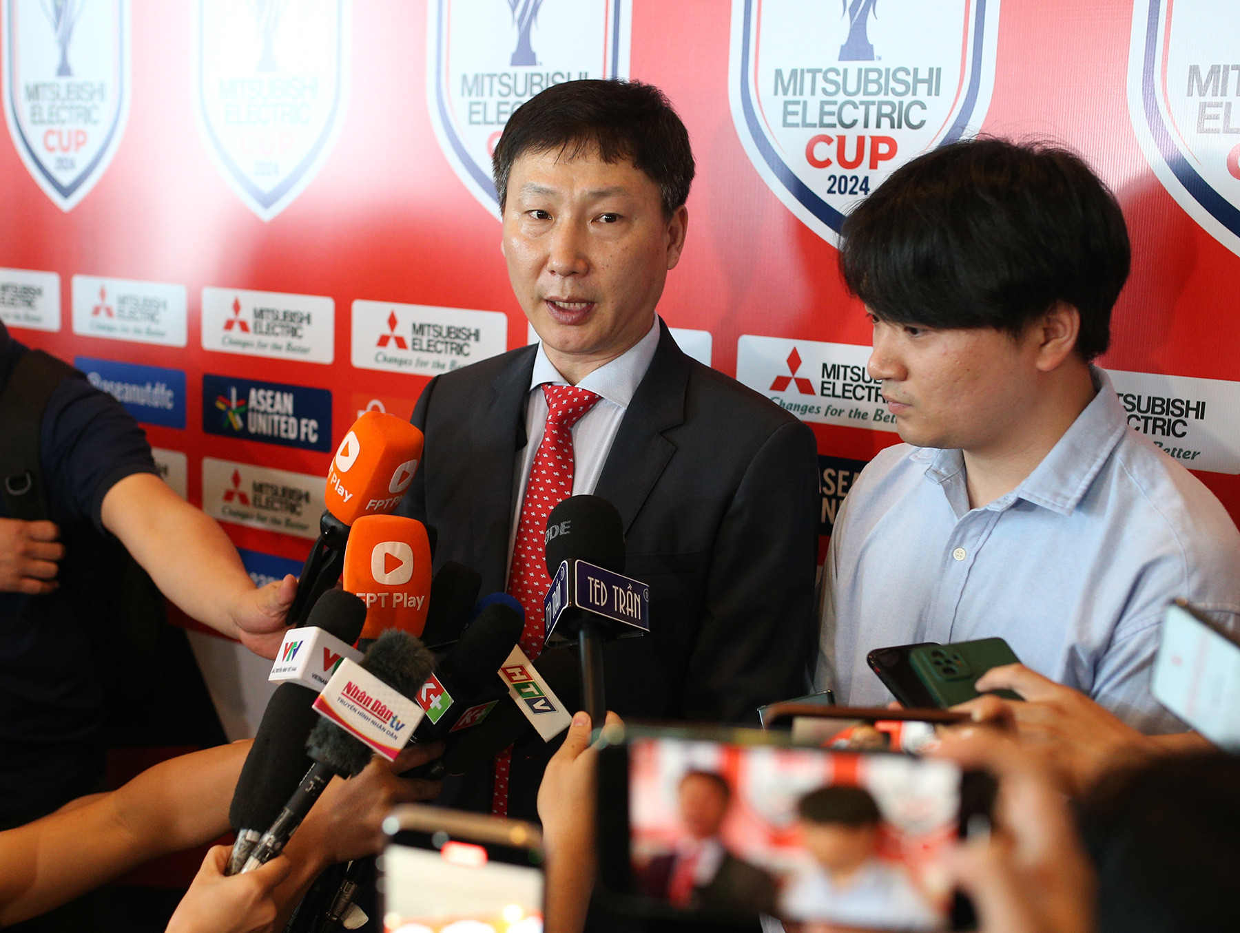 HLV Kim Sang-sik tuyên bố khóa chặt đội bóng vừa ba lần thắng tuyển Việt Nam- Ảnh 1.