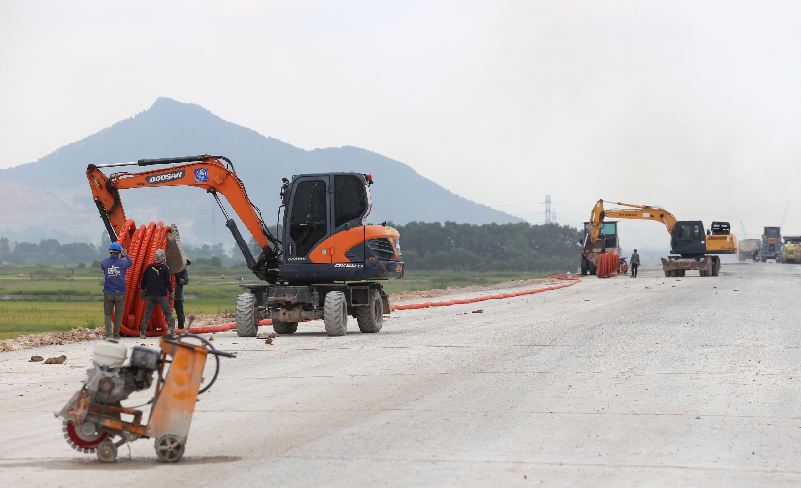 Cuối tháng 6, hoàn thành đoạn còn lại cao tốc Diễn Châu - Bãi Vọt- Ảnh 2.