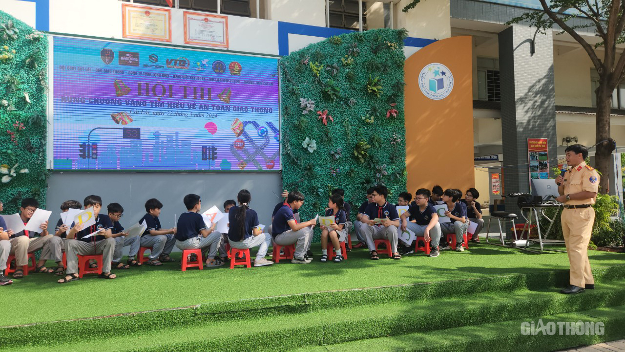 CSGT TP.HCM và Báo Giao thông tuyên truyền an toàn giao thông cho gần 1.000 học sinh- Ảnh 7.
