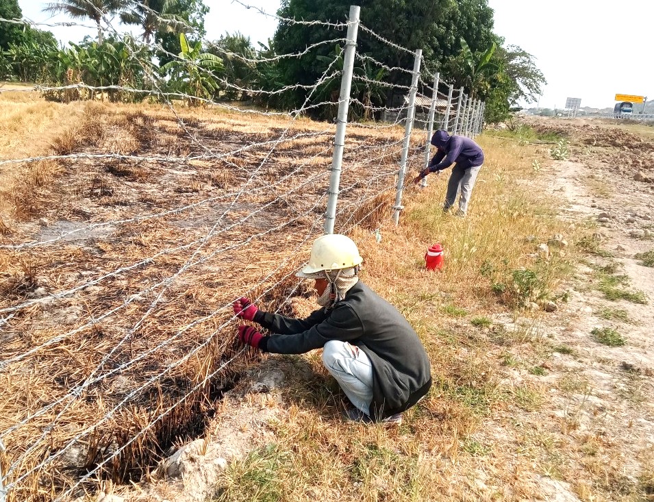 Báo động nạn ném đá, phá rào trên cao tốc Cam Lâm - Vĩnh Hảo- Ảnh 3.