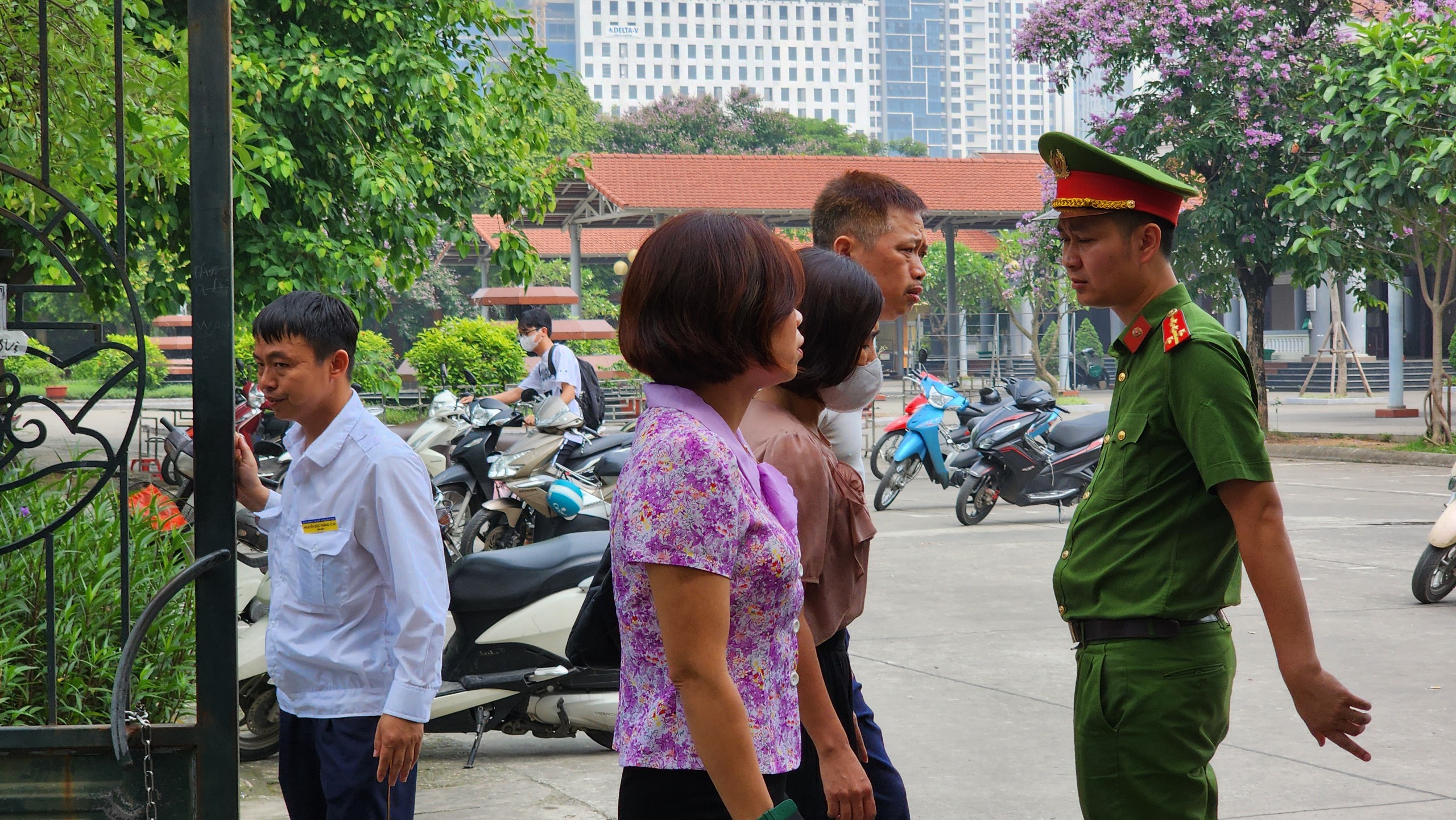 Cháy nhà trọ, 14 người tử vong ở Hà Nội: Tiếng khóc bao trùm nhà tang lễ- Ảnh 8.