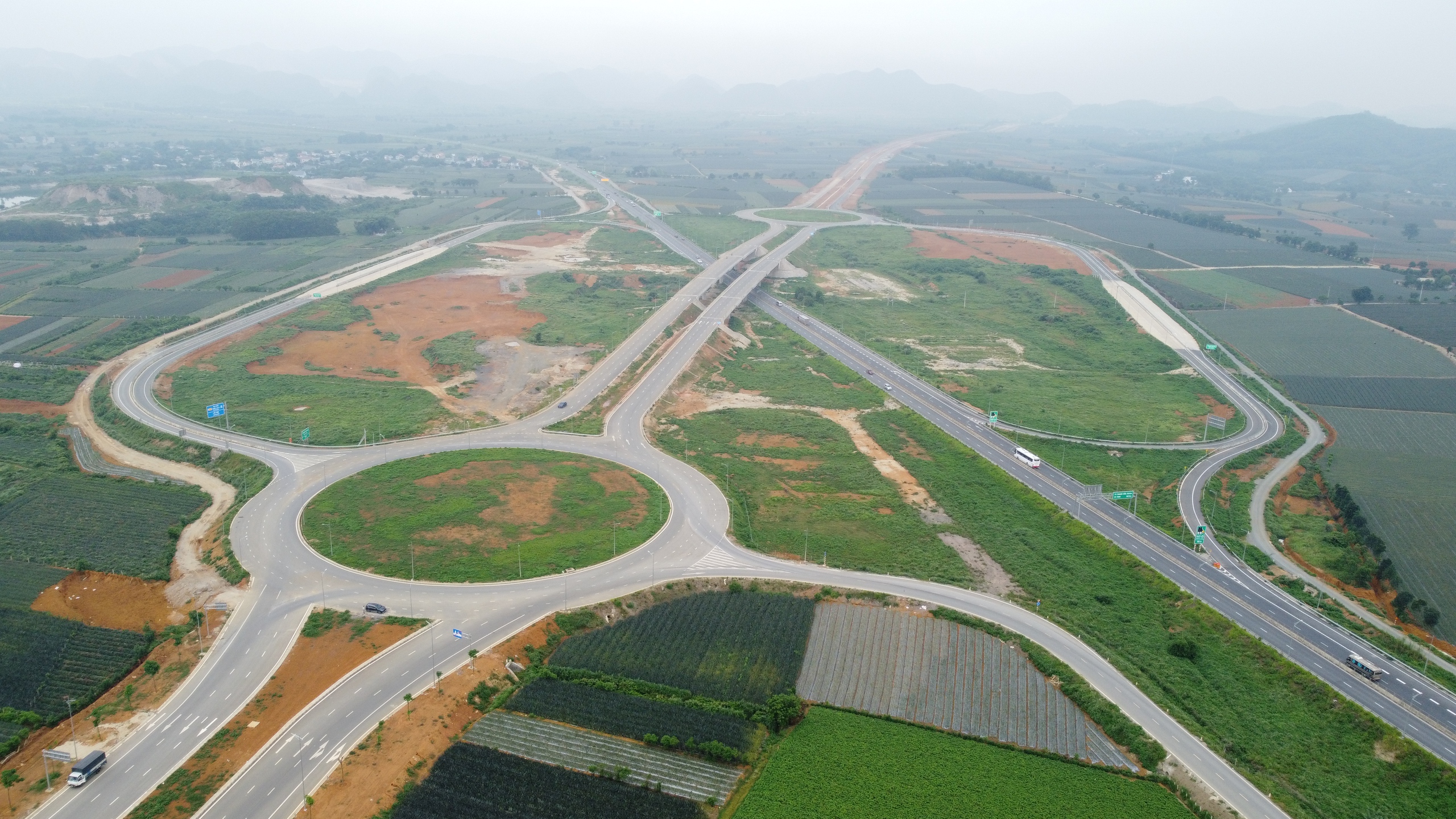 Xẻ đồi làm đường gần 2.000 tỷ ở Ninh Bình- Ảnh 17.