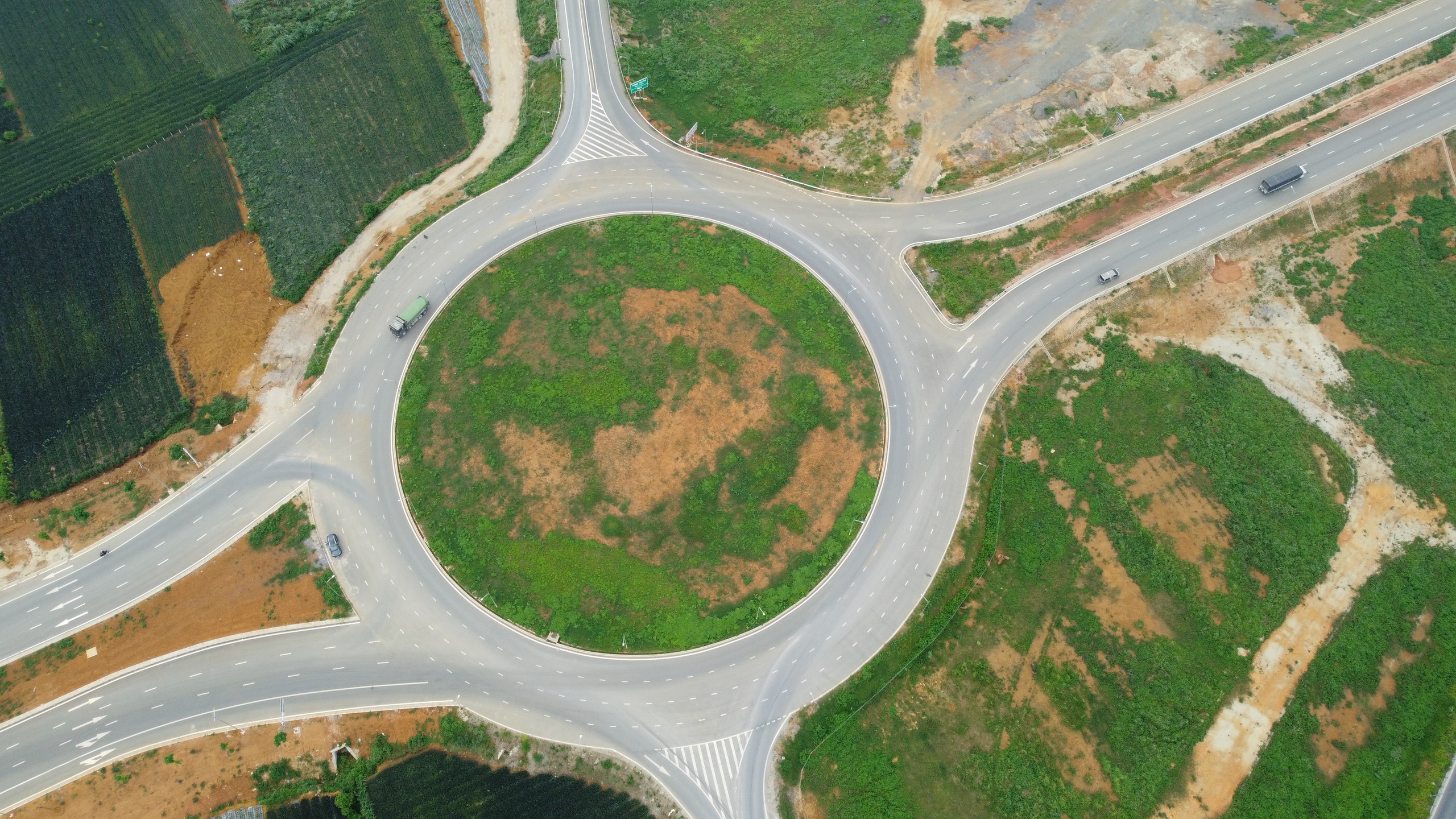 Xẻ đồi làm đường gần 2.000 tỷ ở Ninh Bình- Ảnh 20.