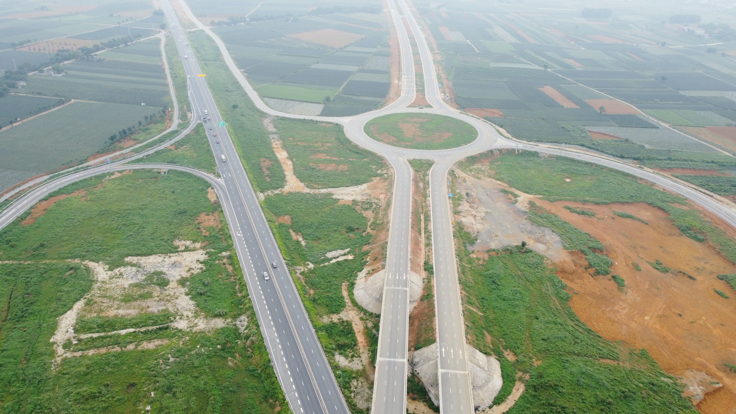 Xẻ đồi làm đường gần 2.000 tỷ ở Ninh Bình- Ảnh 19.