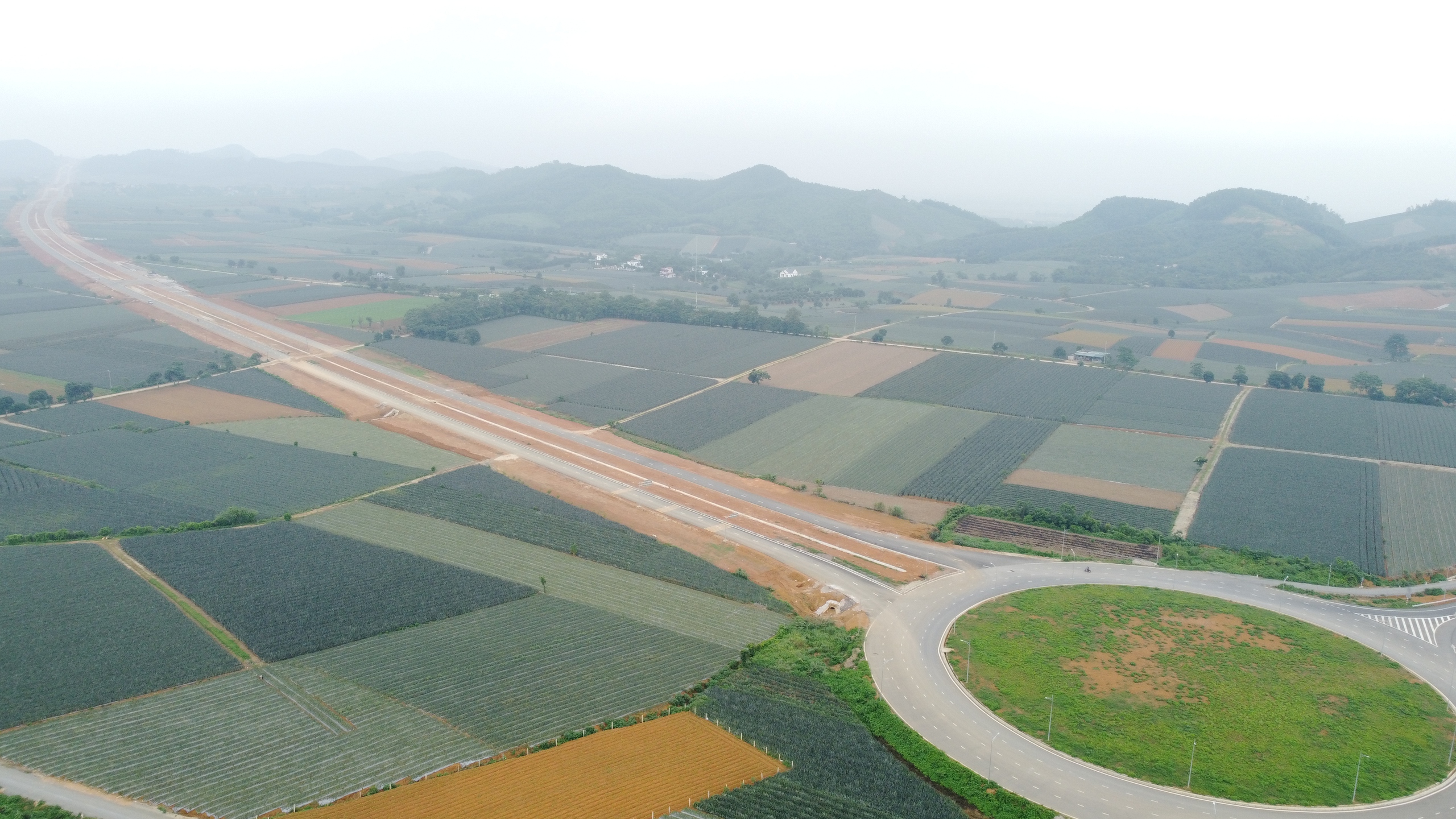 Xẻ đồi làm đường gần 2.000 tỷ ở Ninh Bình- Ảnh 18.