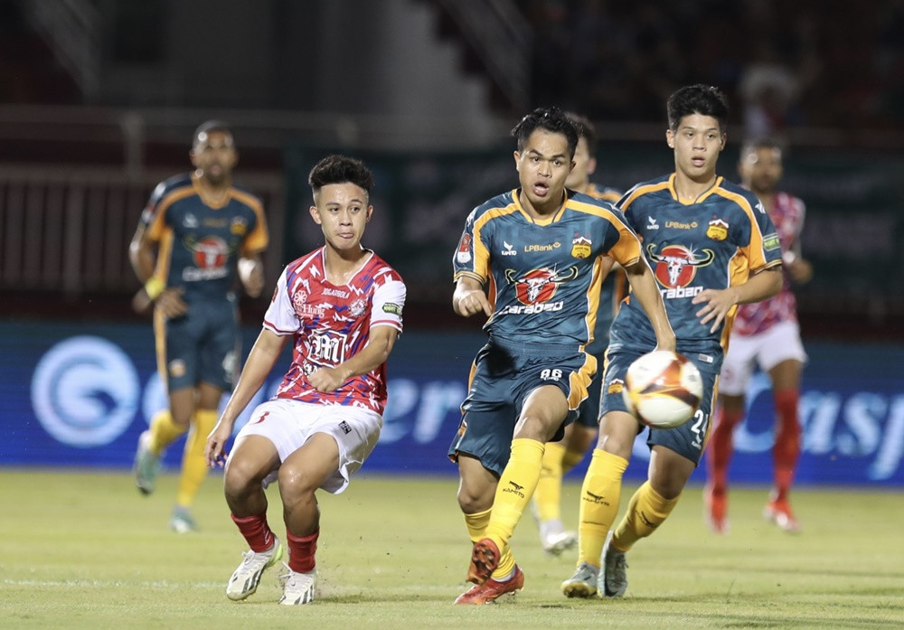 V-League: Thua tâm phục khẩu phục TP.HCM, HAGL nguy cơ bị đẩy xuống đáy bảng xếp hạng- Ảnh 1.