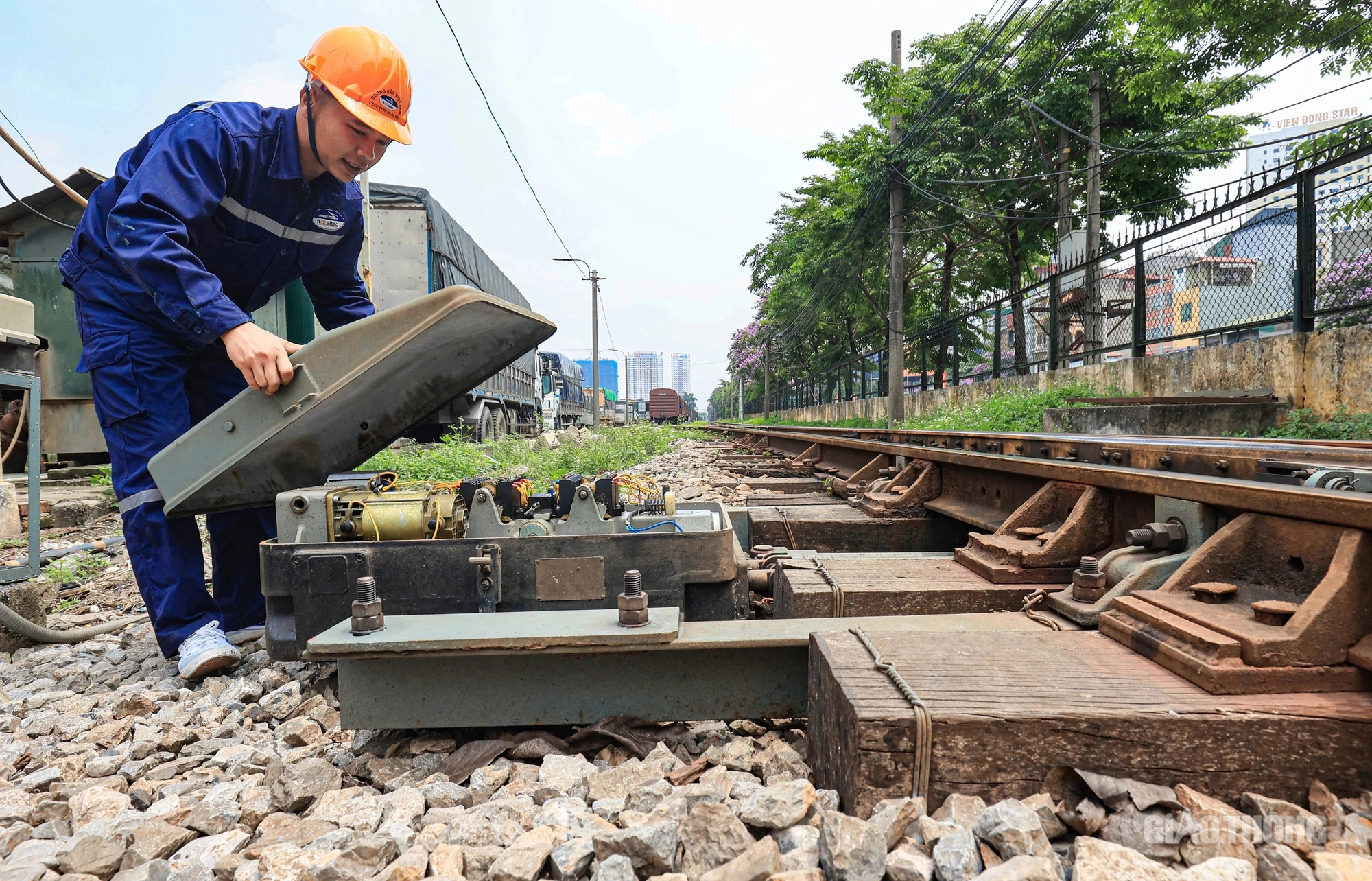 Những người thợ “gác” thông tin tín hiệu đường sắt- Ảnh 2.