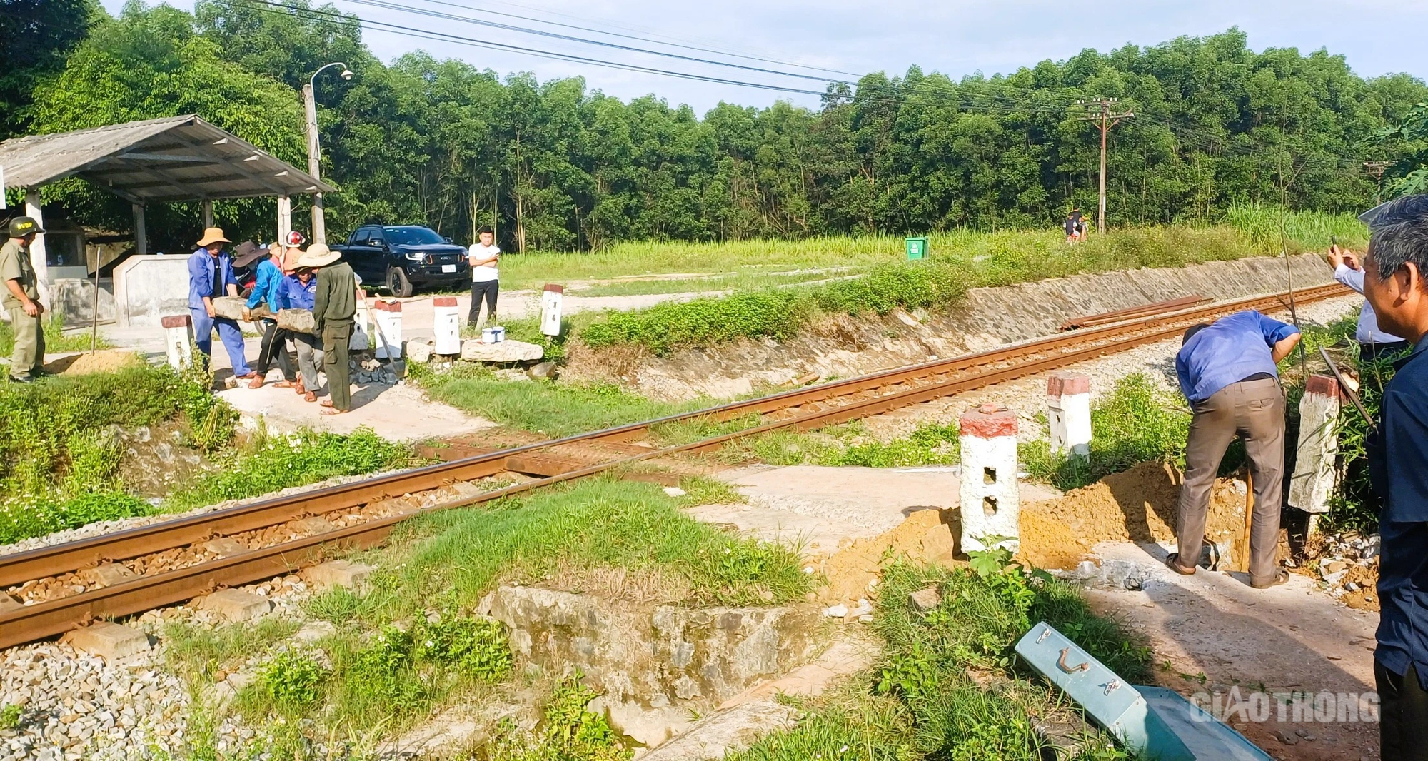 Rào đóng 4 lối đi tự mở qua đường sắt tại Thừa Thiên Huế- Ảnh 1.
