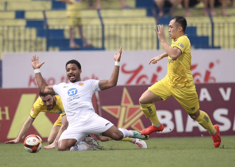 Ngoại binh khát khao nhập tịch Việt Nam lập kỷ lục vô tiền khoáng hậu tại V-League- Ảnh 1.