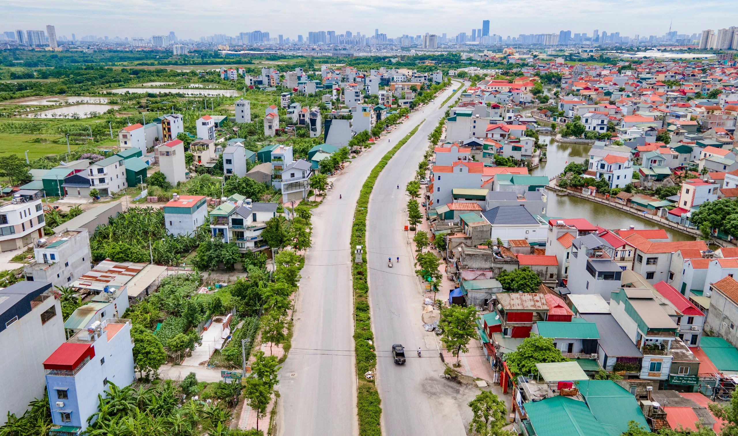 Cận cảnh tuyến đường gần 500 tỷ tại Hà Nội vỡ tiến độ vì vướng mặt bằng- Ảnh 1.