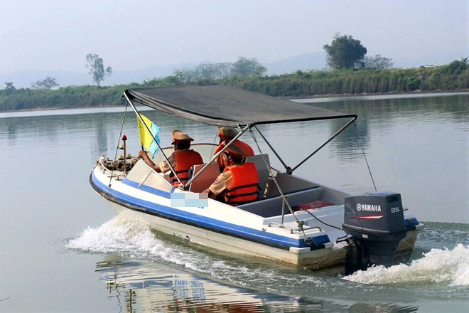 Điều tra nguyên nhân trung úy CSGT tử vong khi làm nhiệm vụ trên sông Hồng- Ảnh 1.