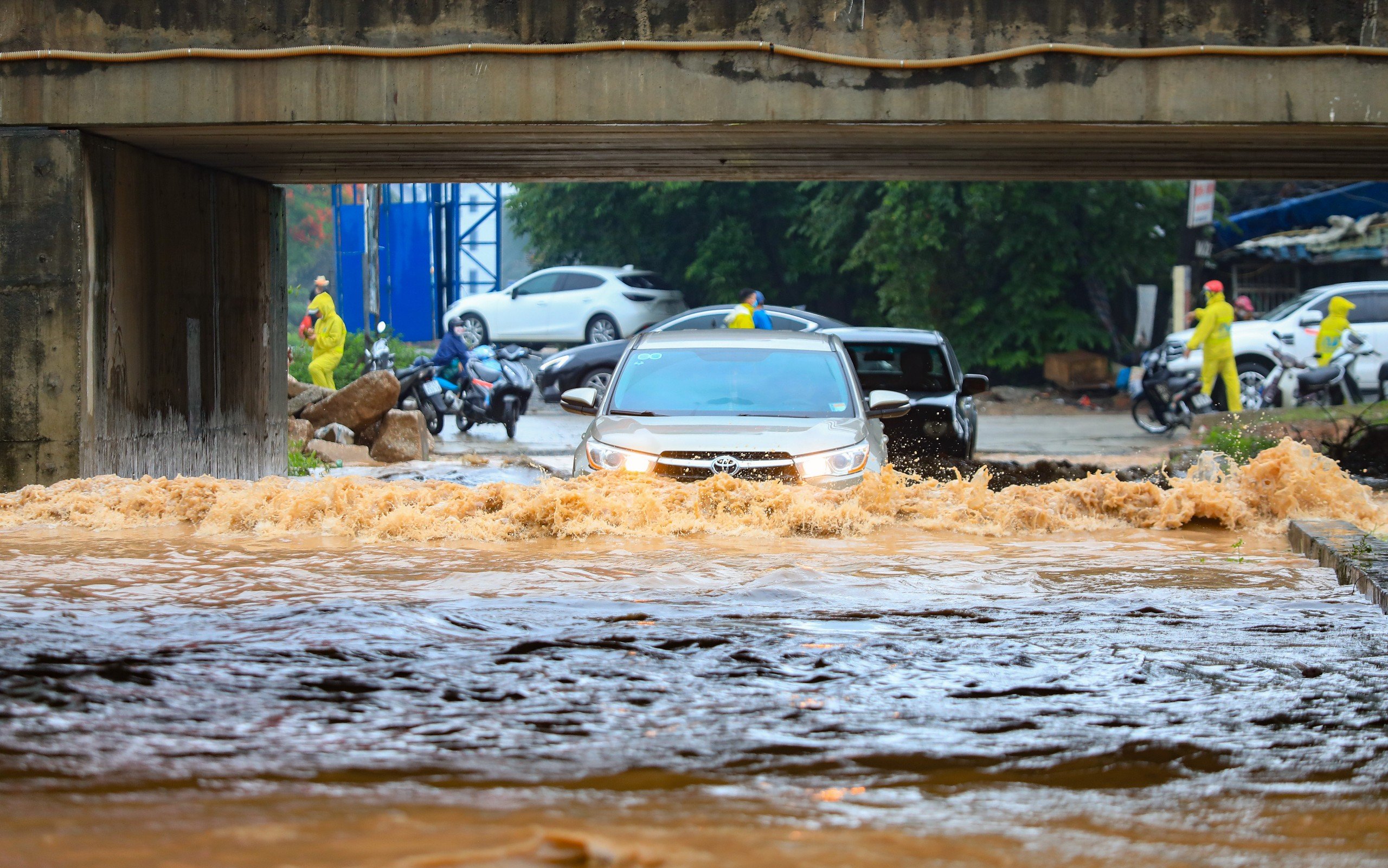 Hà Nội lên phương án ứng phó ngập lụt do mưa bão- Ảnh 1.