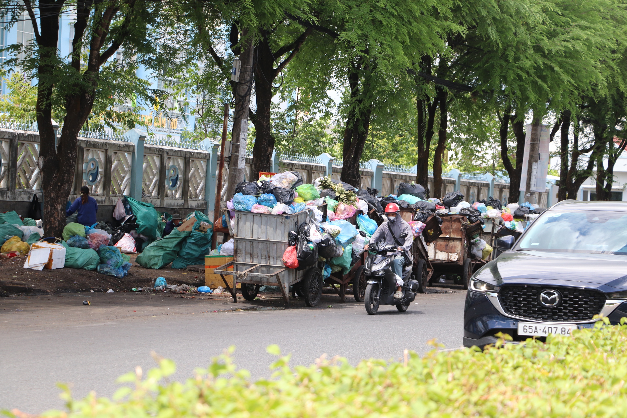 Cận cảnh những bãi tập kết rác ở quận trung tâm TP Cần Thơ gây ô nhiễm môi trường- Ảnh 5.