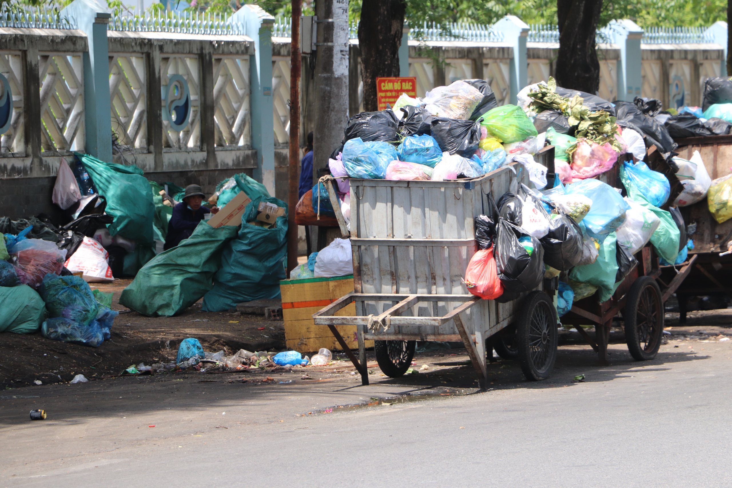 Cận cảnh những bãi tập kết rác ở quận trung tâm TP Cần Thơ gây ô nhiễm môi trường- Ảnh 6.