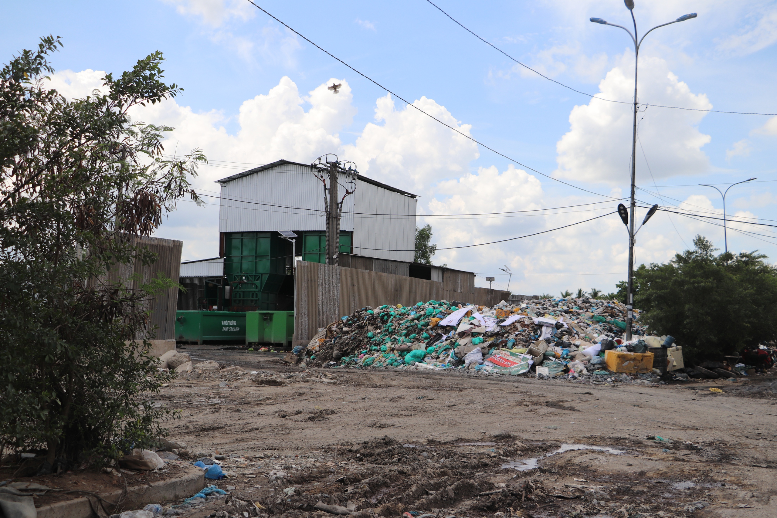 Cận cảnh những bãi tập kết rác ở quận trung tâm TP Cần Thơ gây ô nhiễm môi trường- Ảnh 7.
