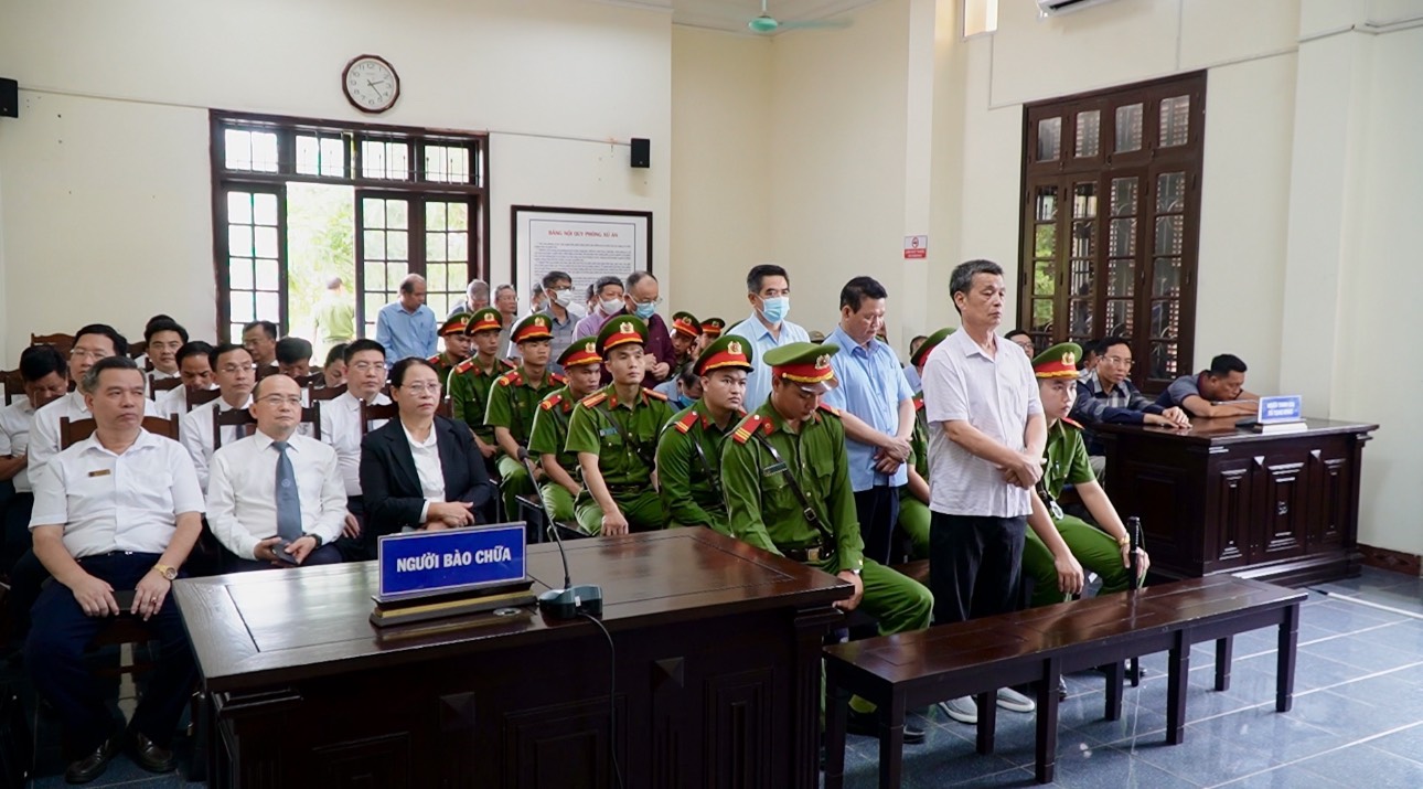 Tuyên phạt cựu Bí thư tỉnh ủy Lào Cai Nguyễn Văn Vịnh 5 năm 6 tháng tù giam- Ảnh 1.