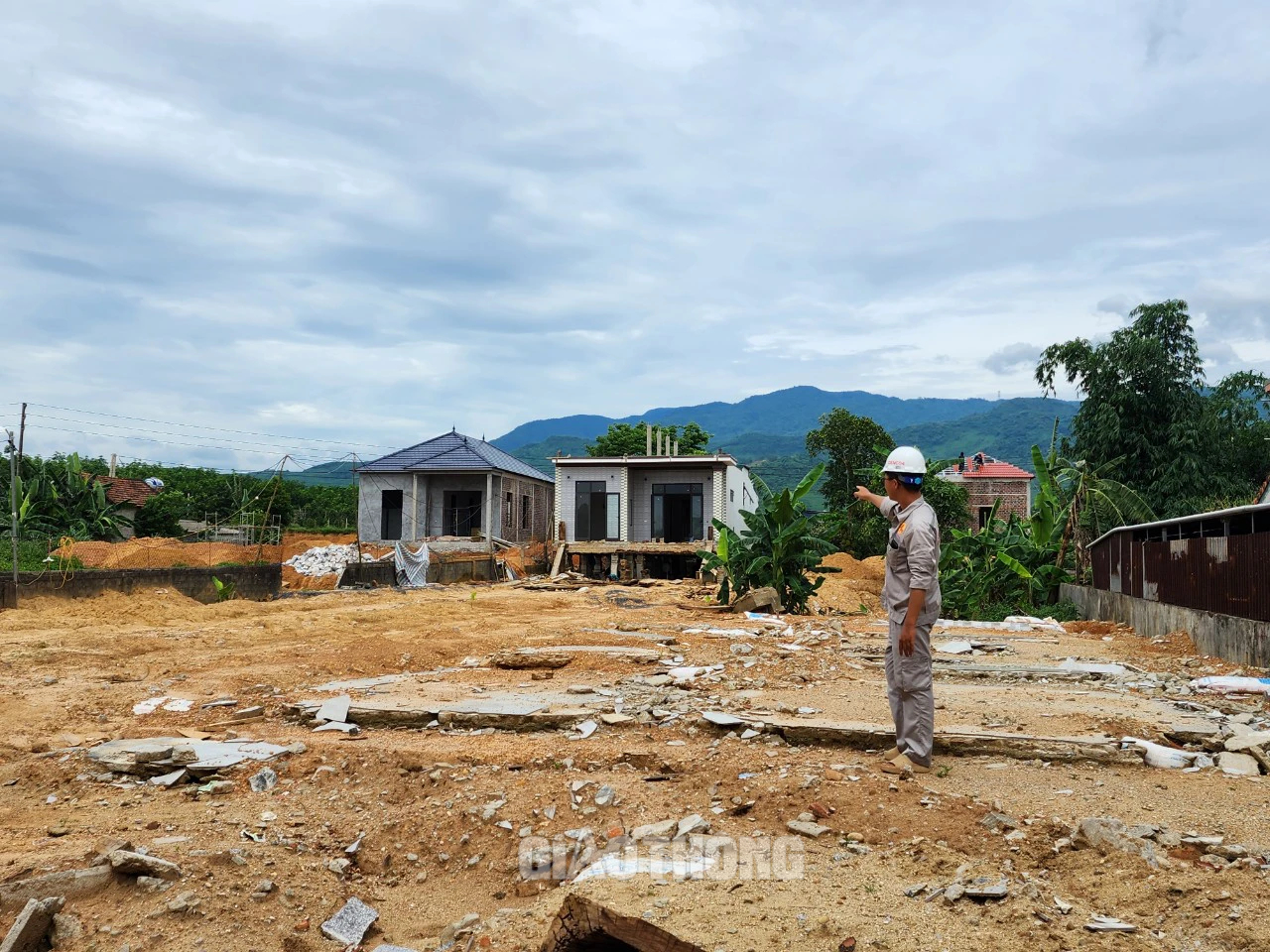 Thi công cao tốc qua Quảng Bình "nhảy cóc" vì vướng nhà các hộ dân- Ảnh 5.