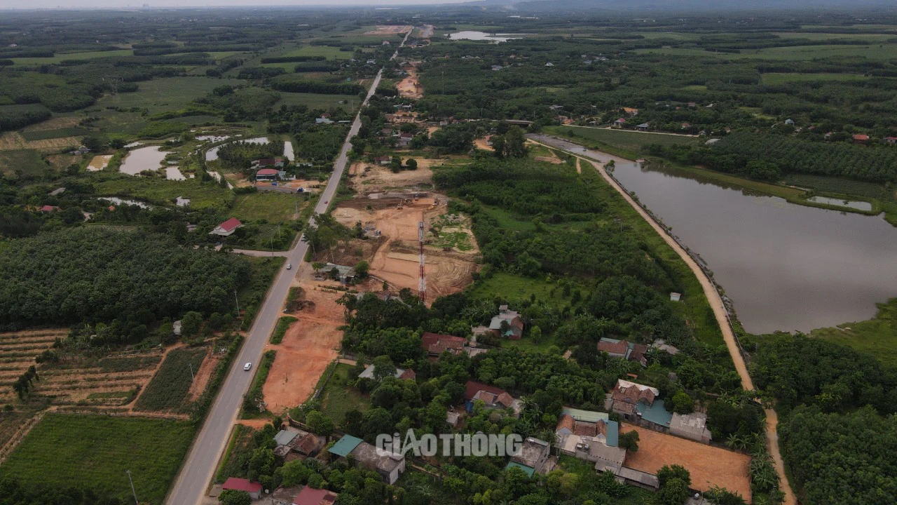 Thi công cao tốc qua Quảng Bình "nhảy cóc" vì vướng nhà các hộ dân- Ảnh 2.