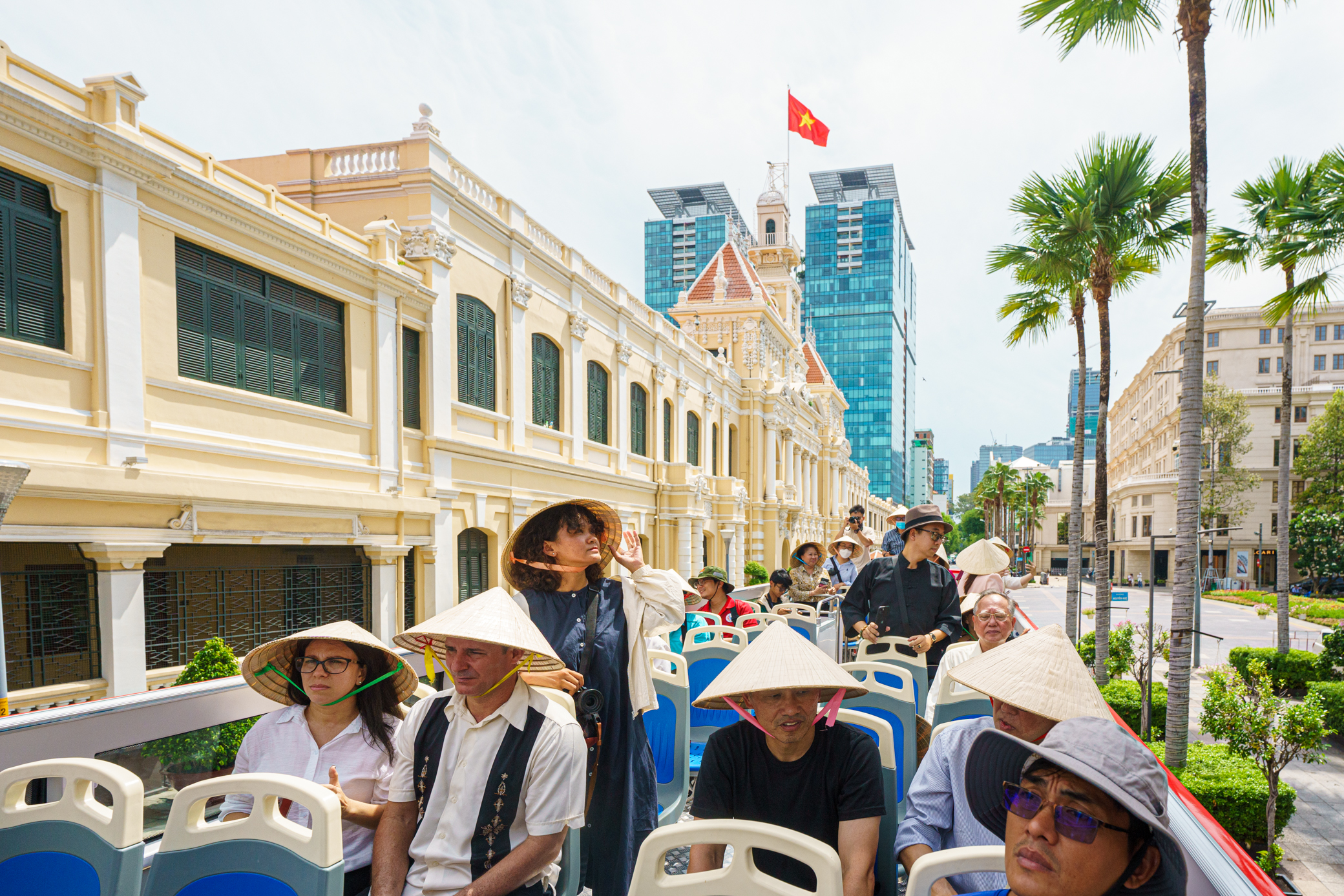 Tuyến buýt hai tầng Sài Gòn - Chợ Lớn hút khách ngày đầu hoạt động- Ảnh 6.