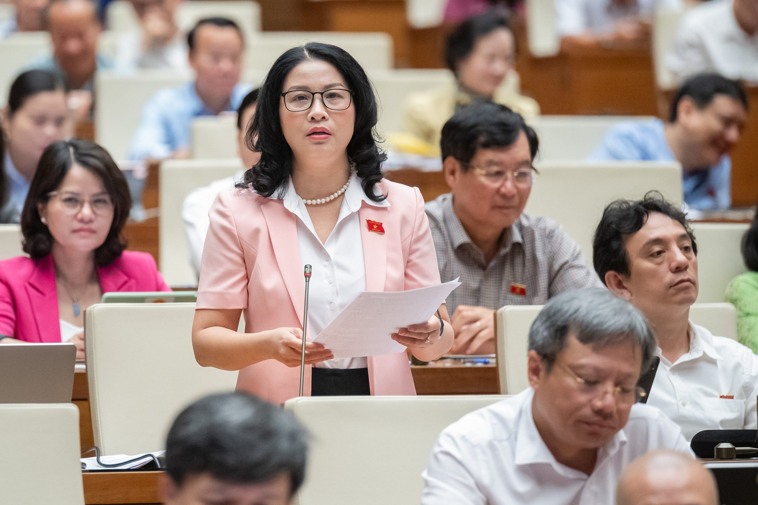 ĐBQH đánh giá cao tinh thần "làm ngày không đủ, tranh thủ làm đêm" trong xây dựng hạ tầng- Ảnh 1.