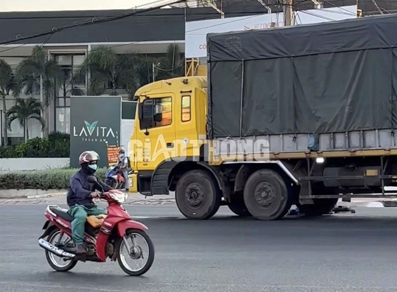 Hiện trường vụ tai nạn làm người phụ nữ tử vong.