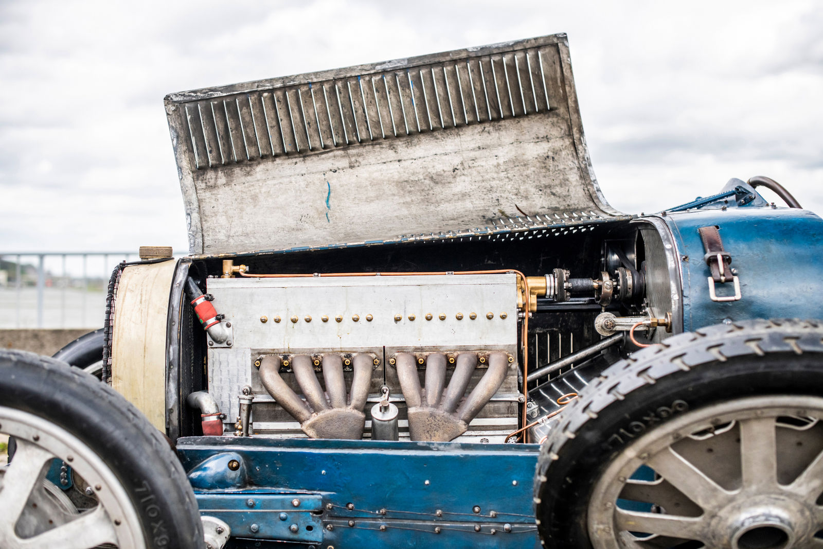 Cận cảnh mẫu xe Bugatti thành công nhất mọi thời đại