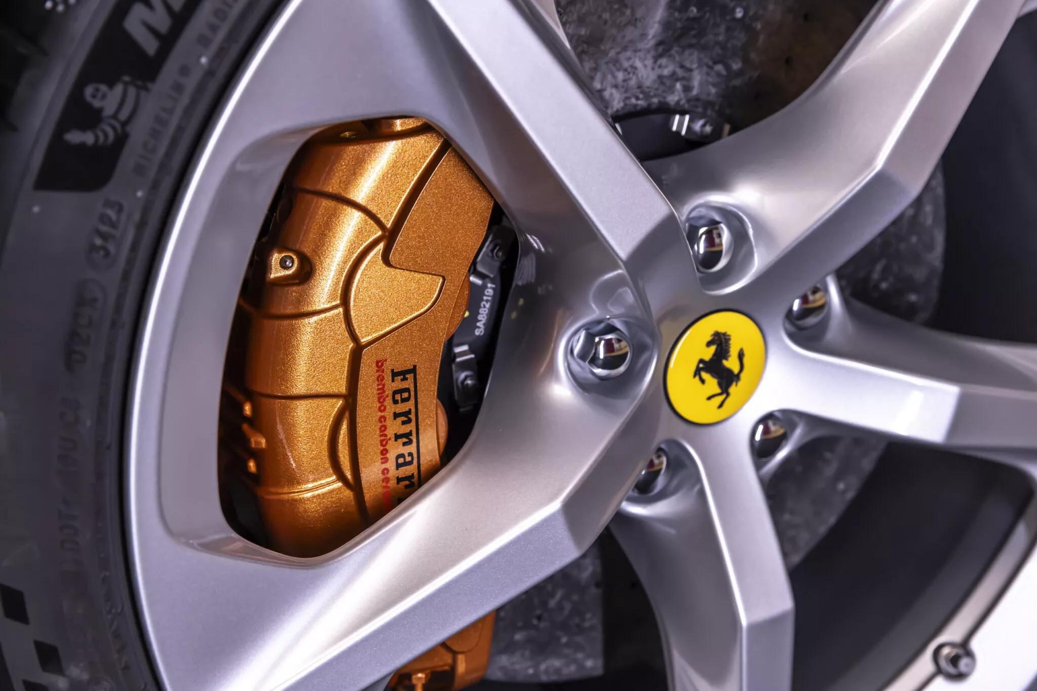 Ferrari 12Cilindri ra mắt, giá hơn 10 tỷ đồng- Ảnh 6.