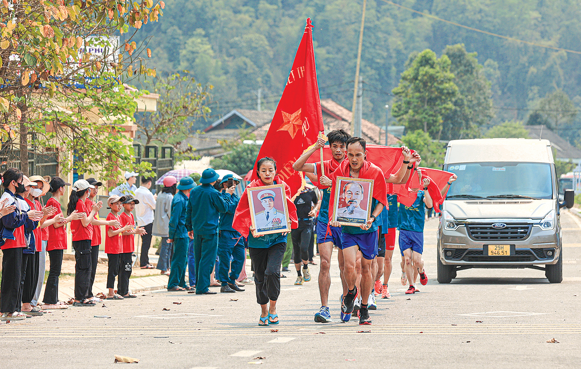 Nhà vô địch THACO Marathon vì ATGT 2024 Lê Thị Hằng: Tôi tự hào với hành trình của mình- Ảnh 1.