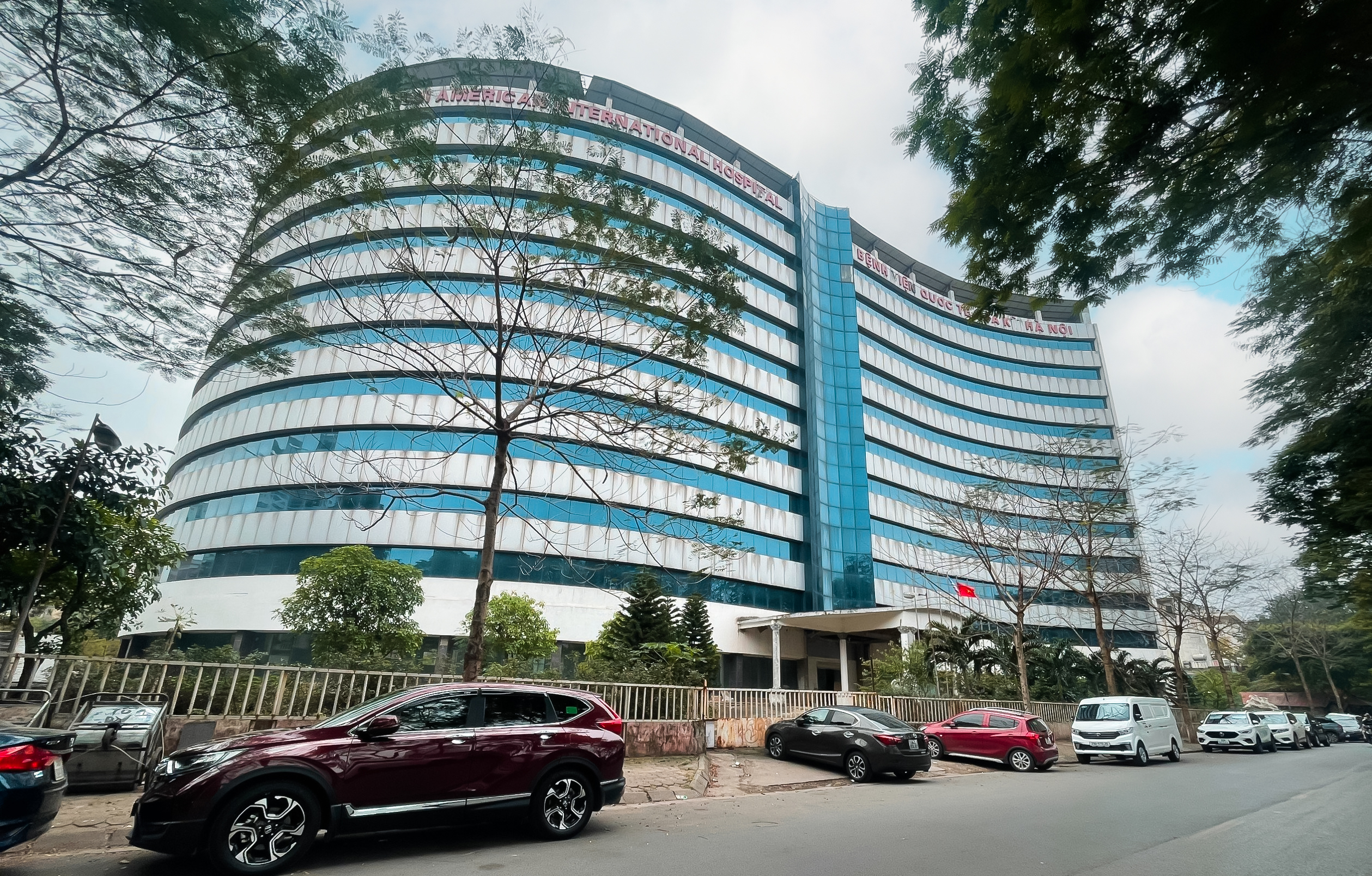 Bệnh viện hơn 1.000 tỷ đồng ở Hà Nội vẫn "đắp chiếu" dù đã xây dựng hoành tráng?- Ảnh 1.