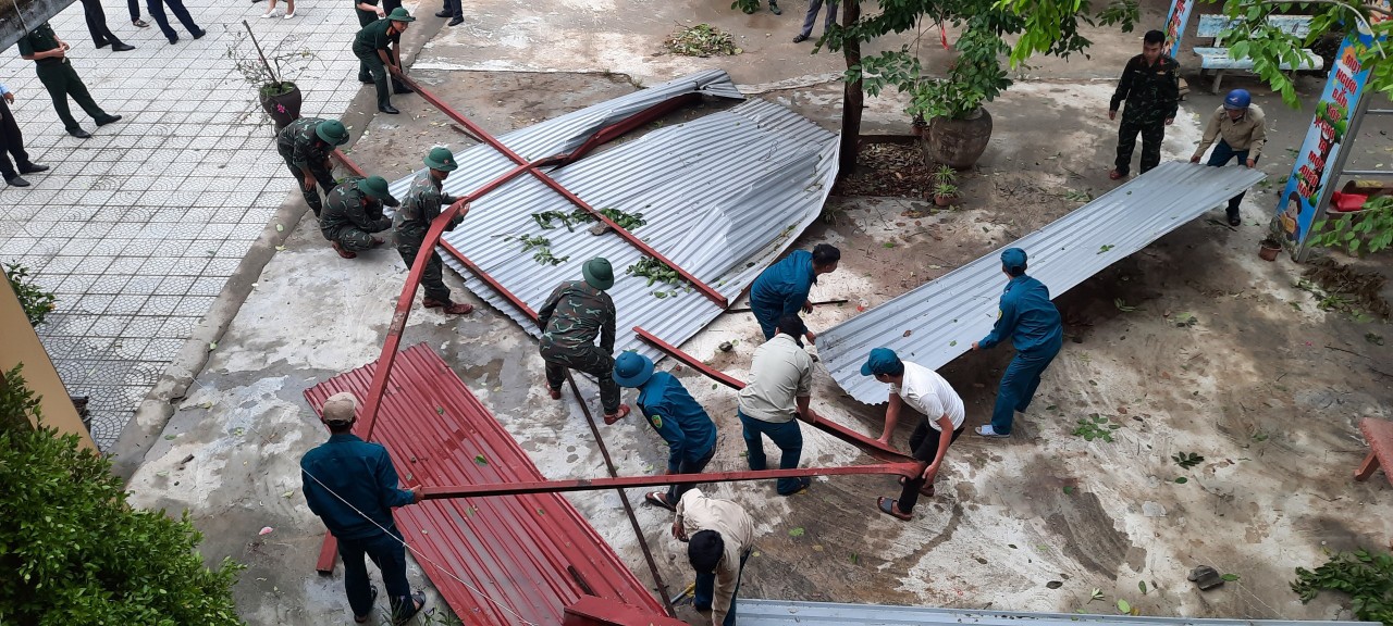 Trường tiểu học ở Thừa Thiên Huế bị lốc lớn thổi bay mái- Ảnh 4.