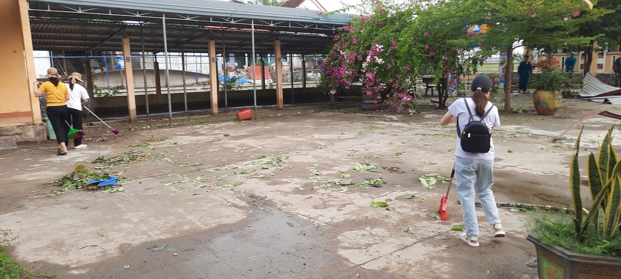 Trường tiểu học ở Thừa Thiên Huế bị lốc lớn thổi bay mái- Ảnh 3.