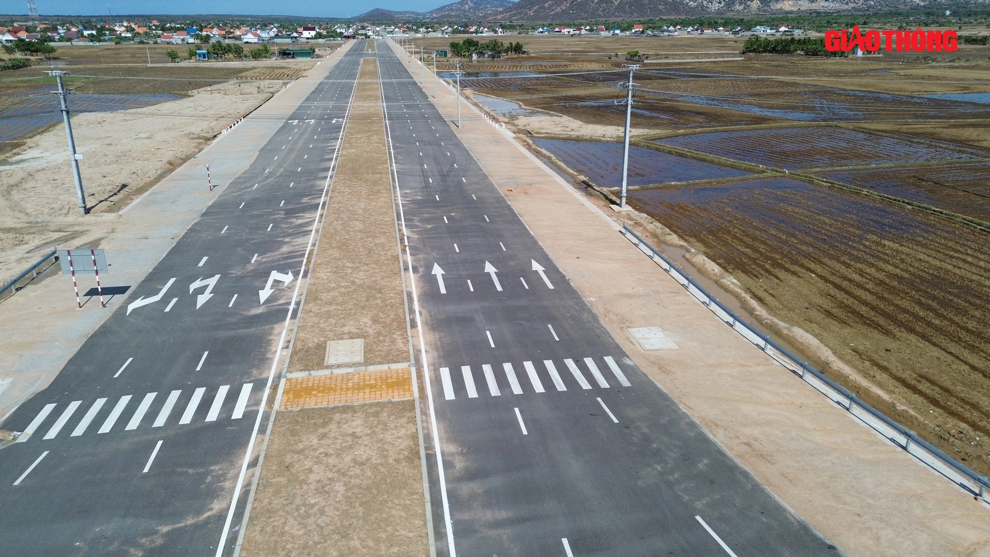 Đường nối QL1 ra ven biển ở Ninh Thuận sẽ thông xe cuối tháng 6- Ảnh 1.