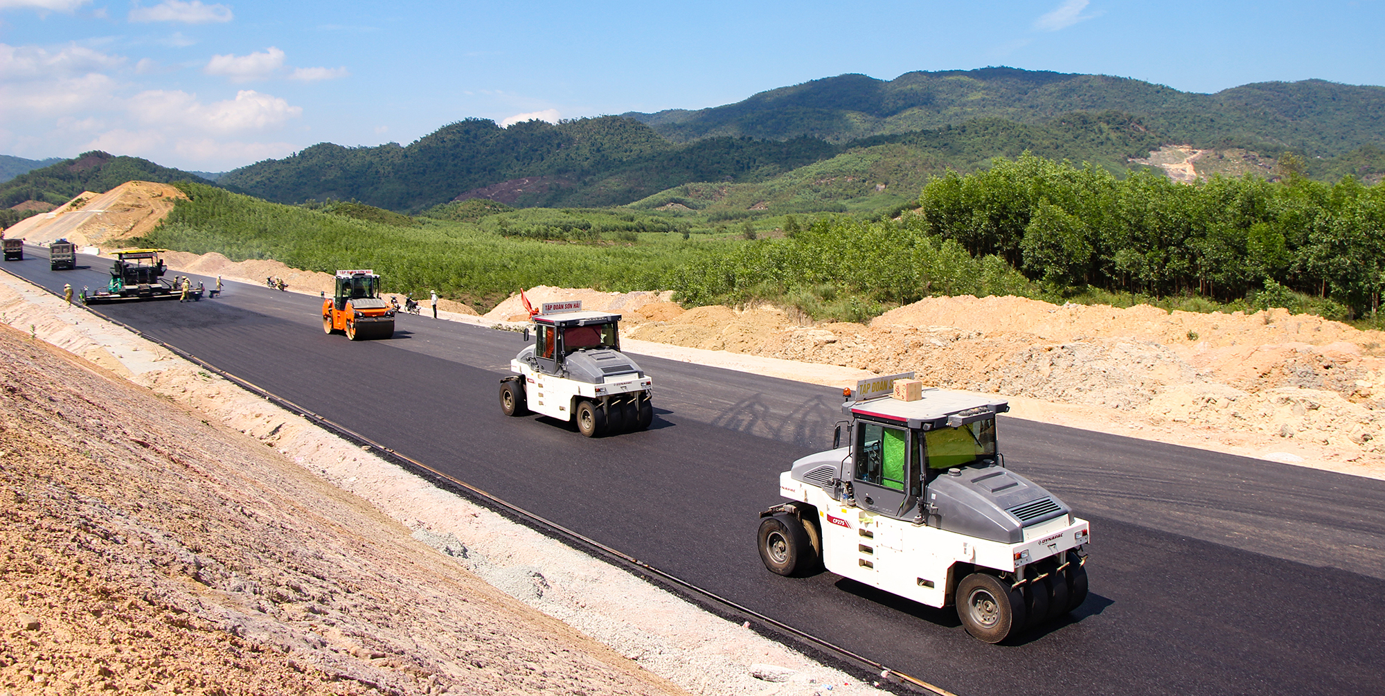 Chạy đua nối thông, mở rộng cao tốc huyết mạch- Ảnh 1.