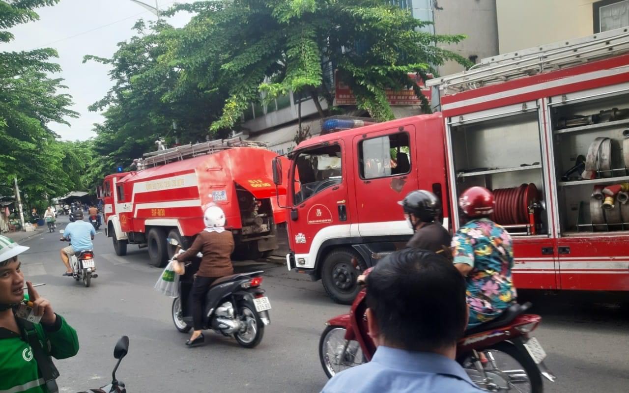 TP.HCM: Cháy nhà trong hẻm, 1 người tử vong, 4 người bỏng nặng