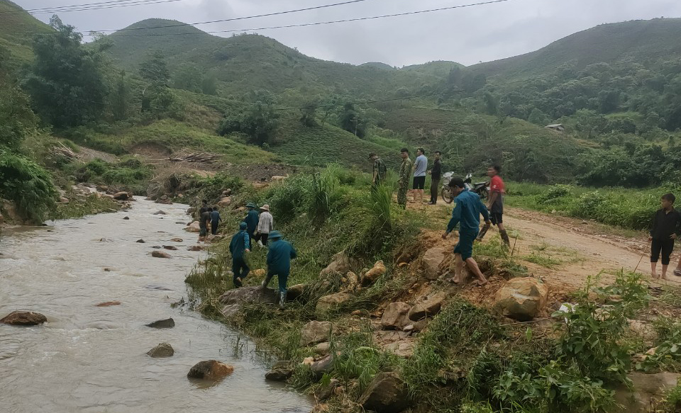 Tìm thấy thi thể cháu trai bị lũ cuốn trôi ở Lào Cai- Ảnh 1.