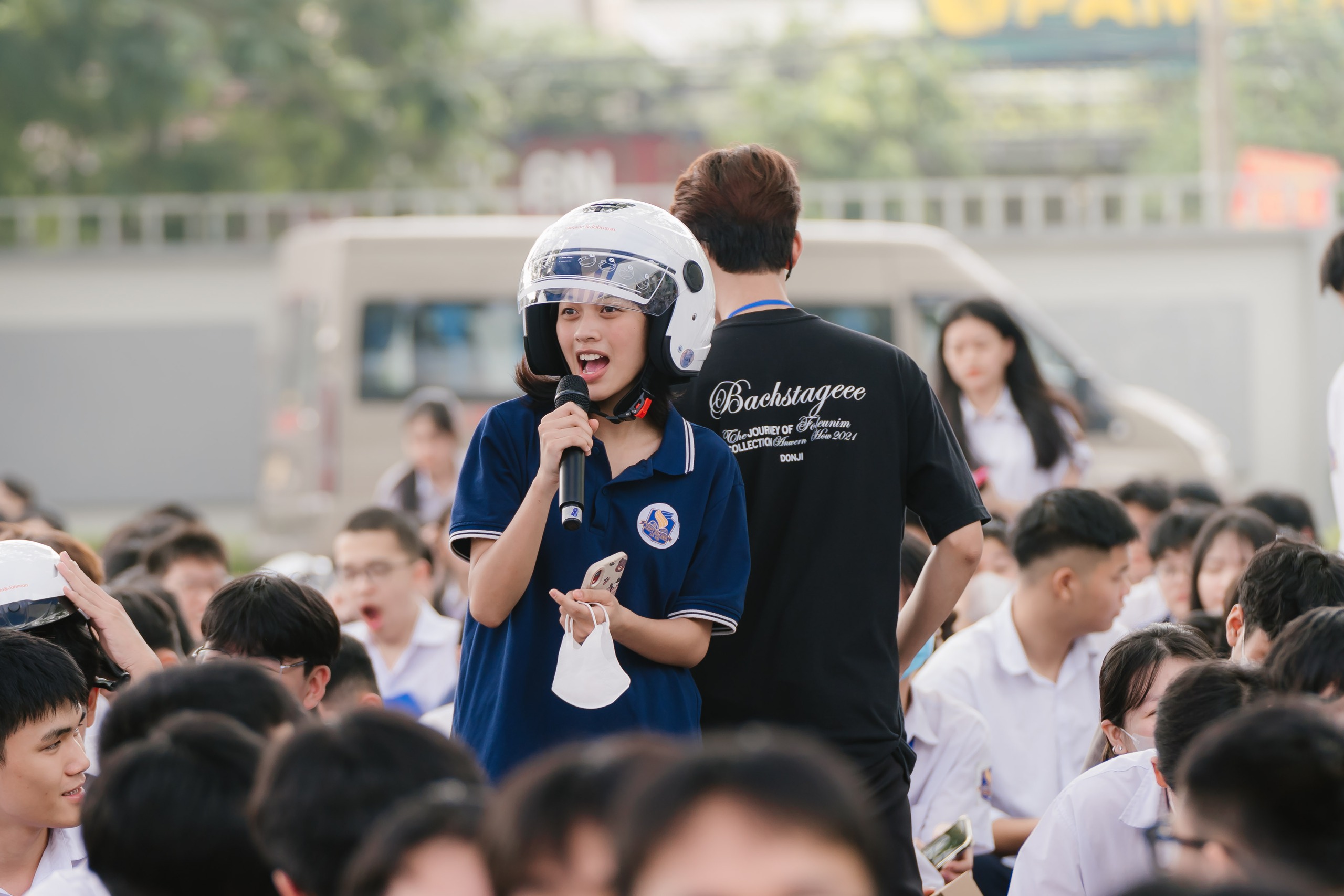Tặng hơn 1.500 mũ bảo hiểm cho học sinh cấp 3 Hà Nội- Ảnh 10.