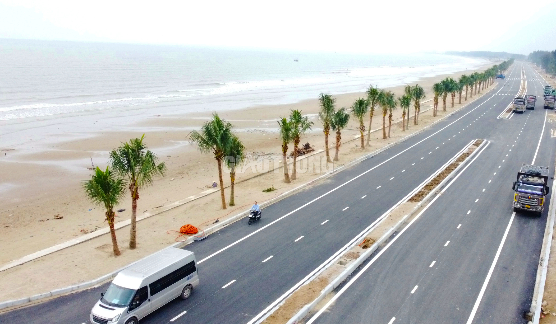 Ngắm tuyến đường du lịch trăm tỷ ven biển ở Thanh Hóa- Ảnh 1.