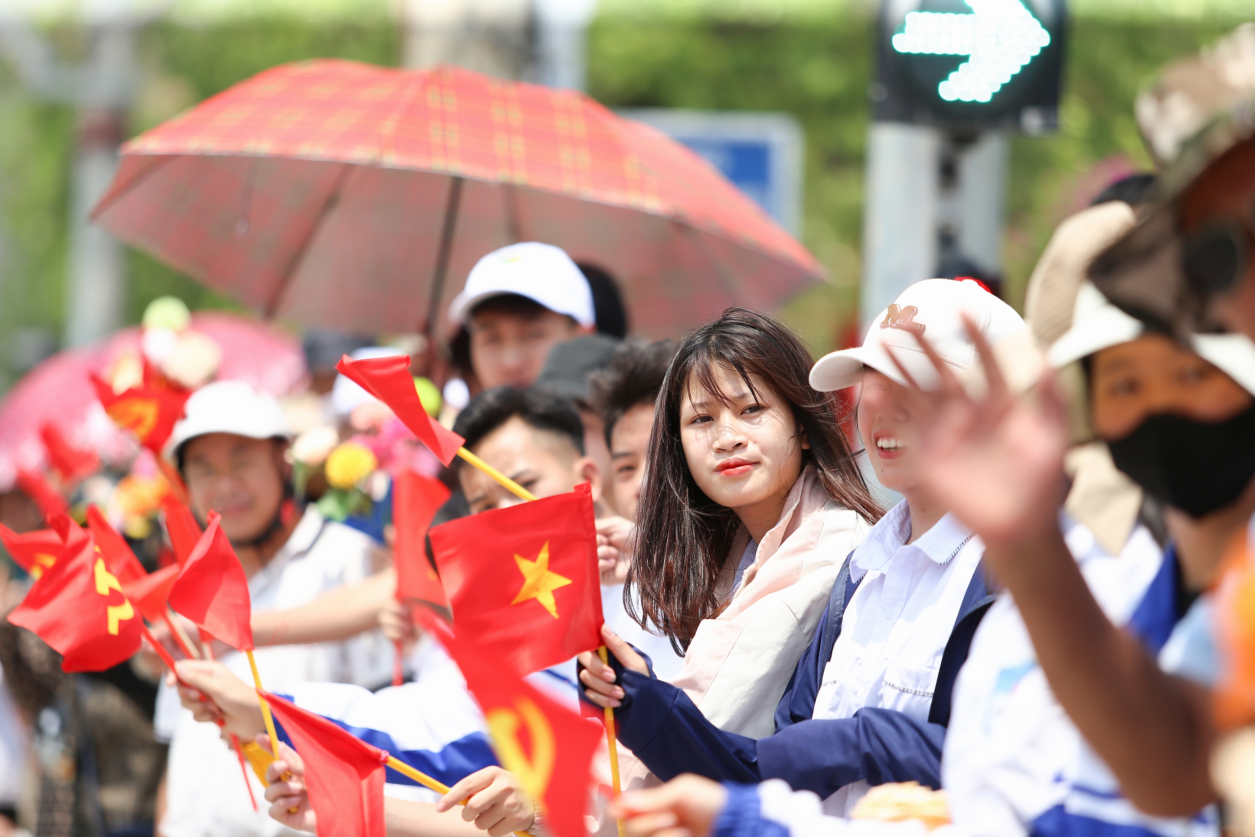 Đường phố Điện Biên Phủ rợp cờ, hoa trước ngày đại lễ- Ảnh 15.