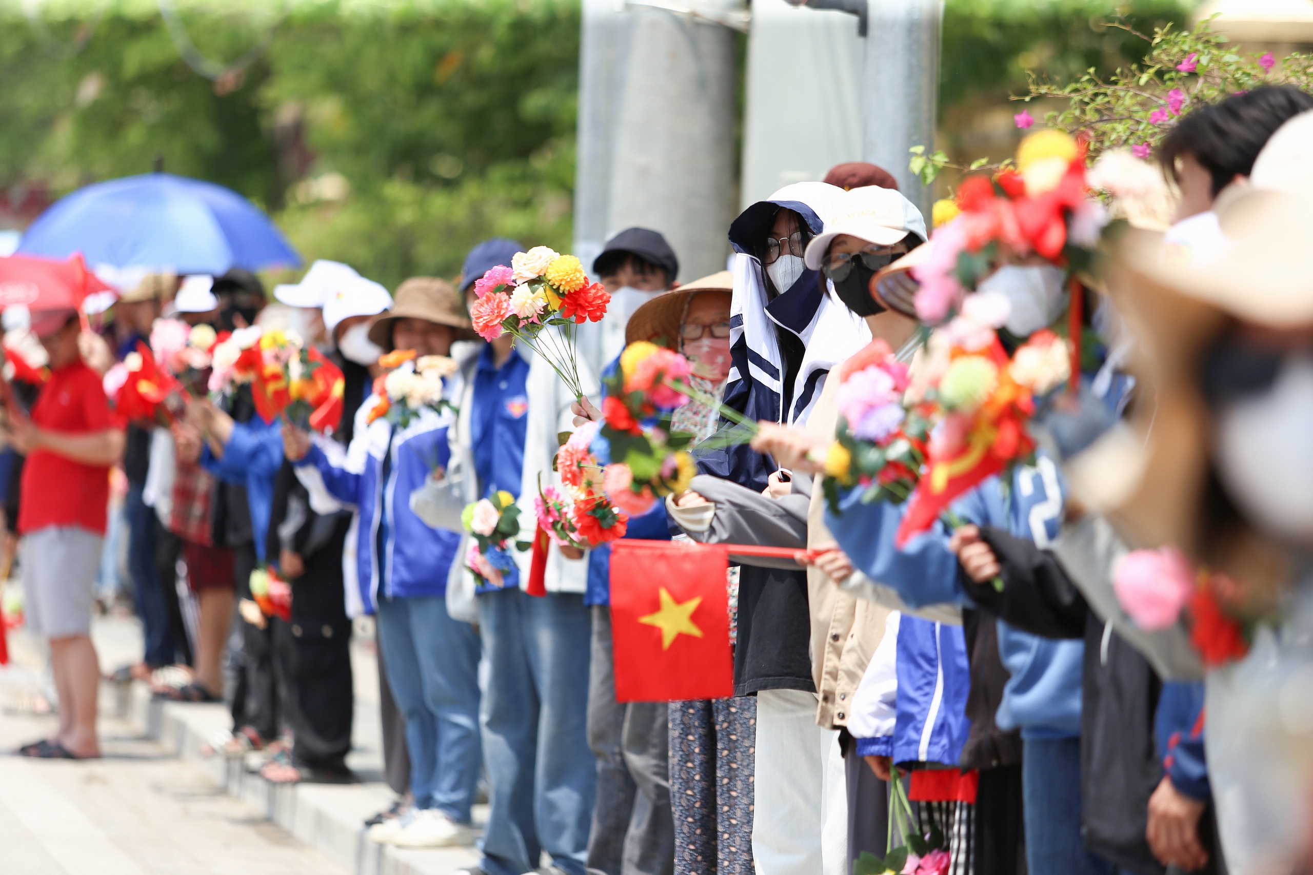 Đường phố Điện Biên Phủ rợp cờ, hoa trước ngày đại lễ- Ảnh 14.