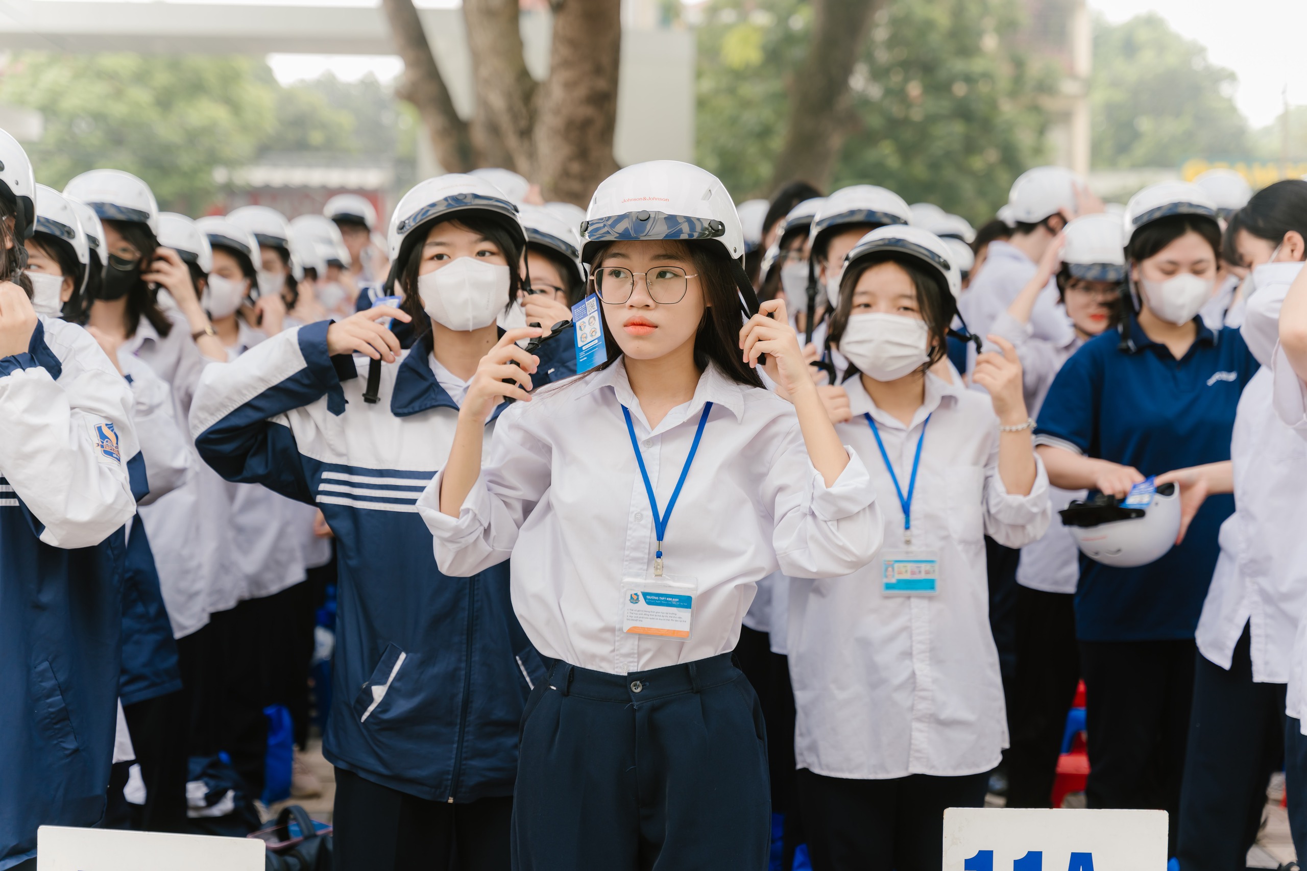 Tặng hơn 1.500 mũ bảo hiểm cho học sinh cấp 3 Hà Nội- Ảnh 7.