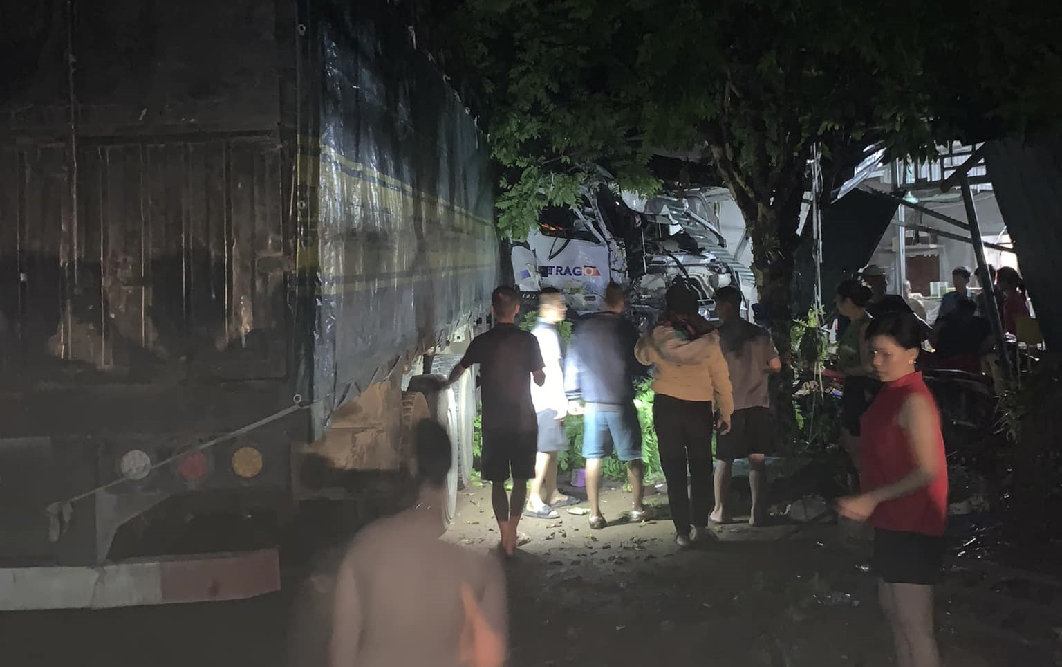 Tai nạn chết người ở Sơn La: Tài xế xe đầu kéo khai uống 10 chén rượu trước khi cầm lái- Ảnh 2.
